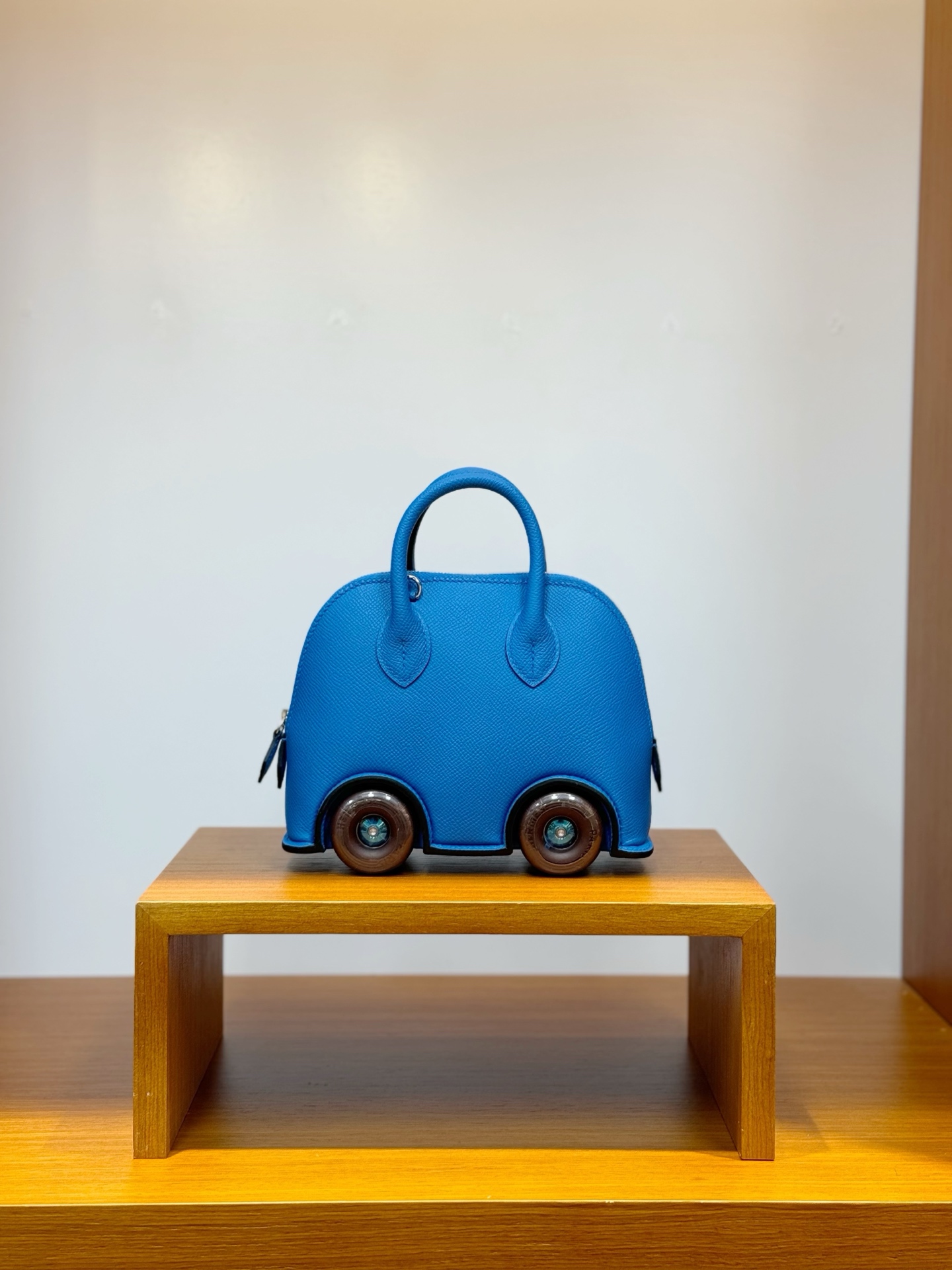 NO:700040,New product Mini Bolide on wheels bowling wheel bag 18cm Original imported Esom leather [Water Demon Blue] silver buckle Limited edition Counter synchronization Fully handmade beeswax thread sewing Pure steel hardware Ready in stock, Hermes, Hermes,19860909新品 Mini Bolide on wheels 保龄球轮子包 18cm 原厂进口Esom皮【水妖蓝】银扣 限量版 专柜同步 全手工蜜蜡线缝制 纯钢五金 现货,爱马仕,hermes,Hermes,,Bag