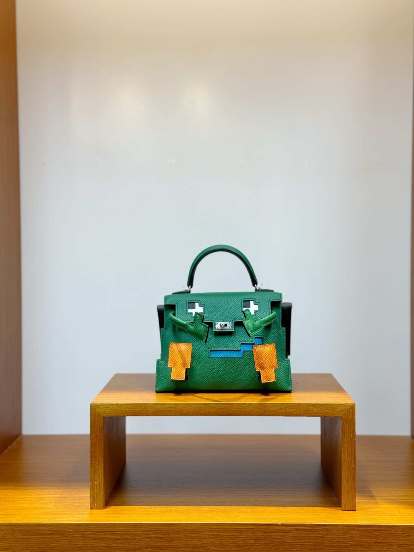 NO:851186,Ready stock, mosaic doll bag, velvet green and haze gray, silver buckle, esom leather imported from France, pure hand-stitched wax thread, Hermes, hermes, Hermes,19860909现货,马赛克公仔包,丝绒绿拼雾霾灰,银扣,法国进口esom 皮,纯手工手缝蜡线,爱马仕,hermes,Hermes,,Bag