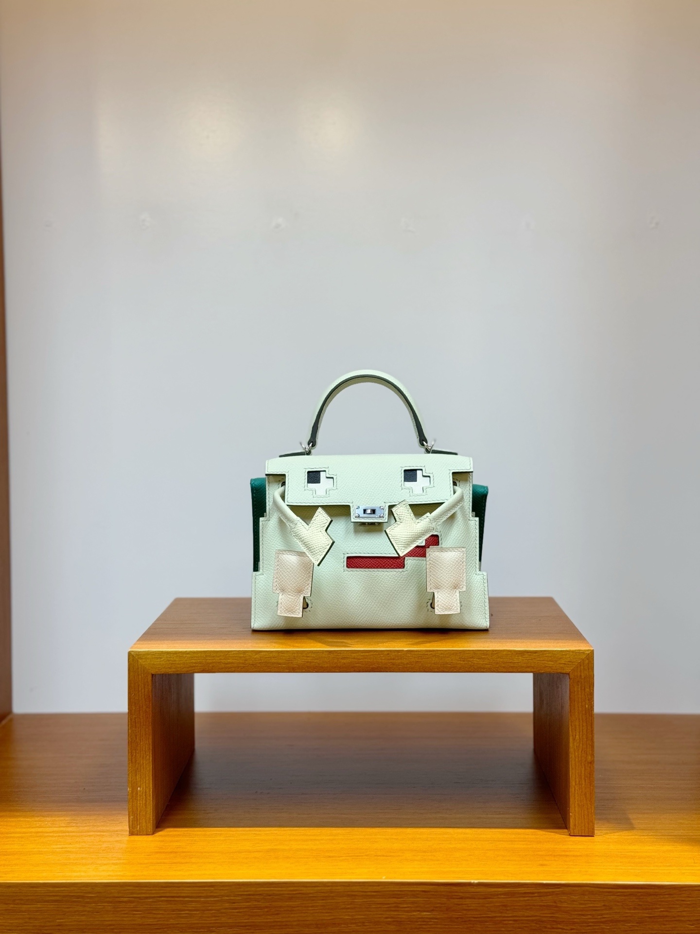 NO:851197,In stock, mosaic doll bag, bubble green and Verona green, silver buckle, esom leather imported from France, pure hand-stitched wax thread, Hermes, Hermes, Hermes,19860909现货,马赛克公仔包,气泡绿拼维罗纳绿,银扣,法国进口esom 皮,纯手工手缝蜡线,爱马仕,hermes,Hermes,,Bag