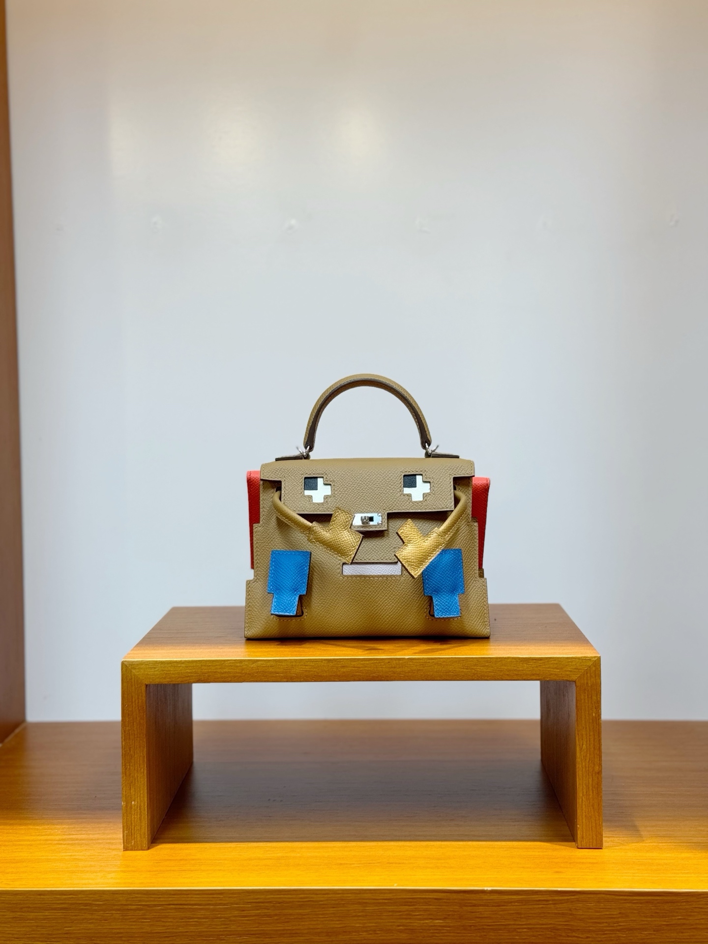NO:851061,Ready stock, mosaic doll bag, biscuit color with Jaipur pink, silver buckle, esom leather imported from France, pure hand-stitched wax thread, Hermes, Hermes, Hermes,19860909现货,马赛克公仔包,饼干色拼斋普尔粉,银扣,法国进口esom 皮,纯手工手缝蜡线,爱马仕,hermes,Hermes,,Bag