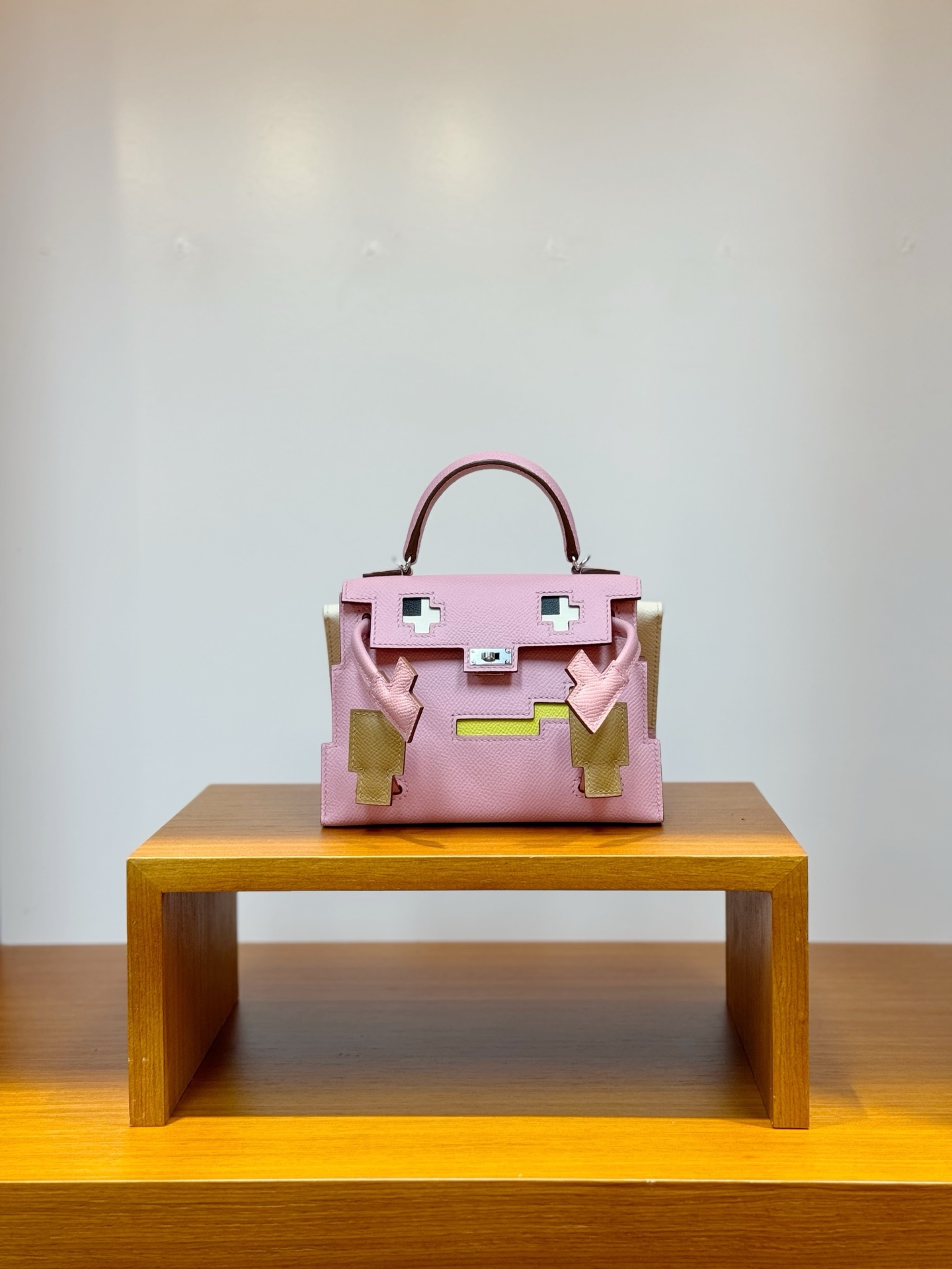 NO:851070,Ready stock, mosaic doll bag, mallow purple and cream white, silver buckle, esom leather imported from France, pure hand-stitched wax thread, Hermes, hermes, Hermes,19860909现货,马赛克公仔包,锦葵紫拼奶油白,银扣,法国进口esom 皮,纯手工手缝蜡线,爱马仕,hermes,Hermes,,Bag