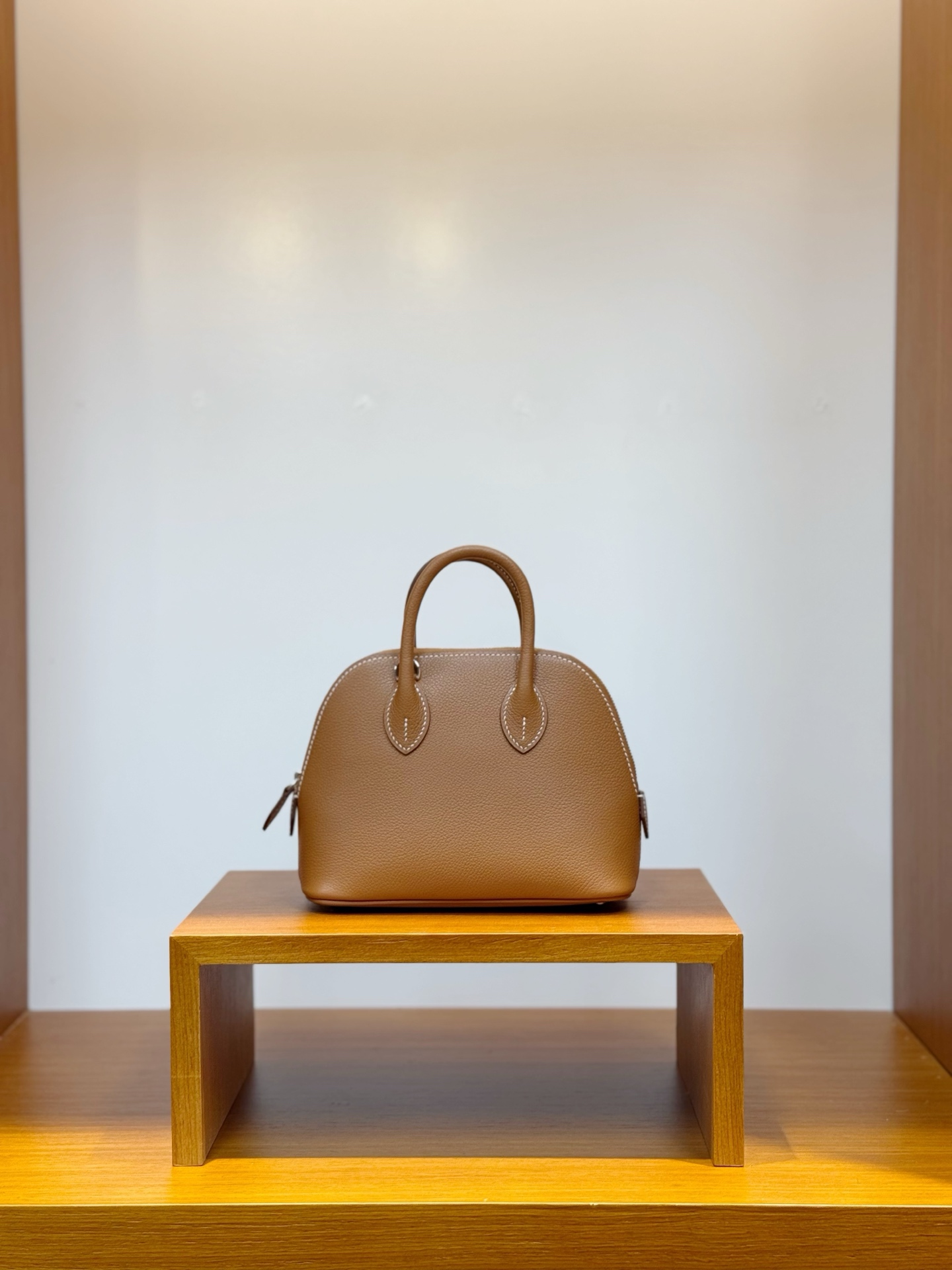 NO:698213,In stock, mini bowling ball, gold brown silver buckle, ever color leather imported from France, pure hand-stitched wax thread, Hermes, hermes, Hermes,19860909现货,mini保龄球,金棕银扣,法国进口ever color皮,纯手工手缝蜡线,爱马仕,hermes,Hermes,,Bag