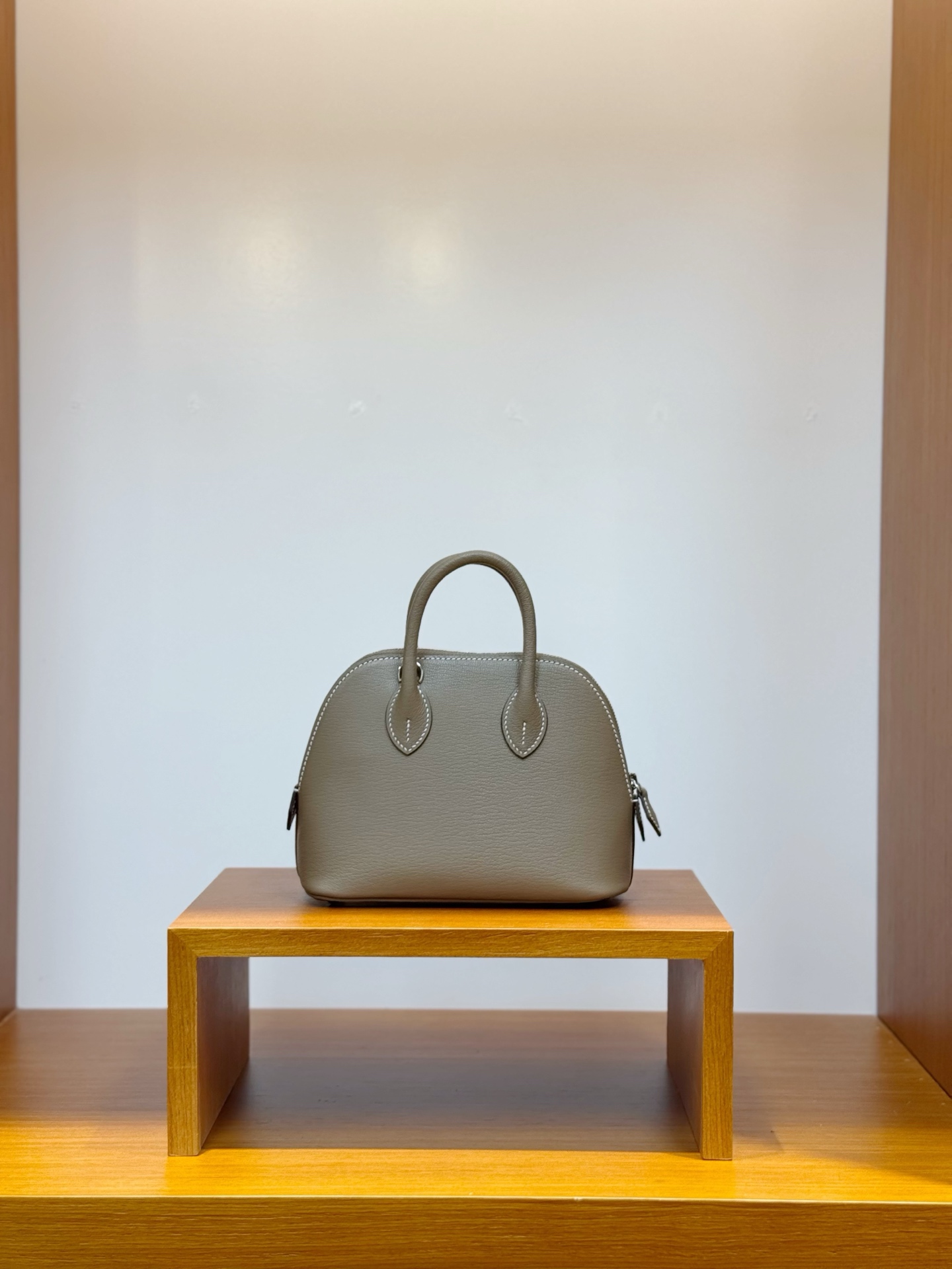 NO:698216,In stock, mini bowling ball, elephant gray silver buckle, goatskin imported from France, hand-stitched wax thread, Hermes, hermes, sheepskin, Hermes,19860909现货,mini保龄球,大象灰银扣,法国进口山羊皮,纯手工手缝蜡线,爱马仕,hermes,sheepskin,Hermes,,Bag