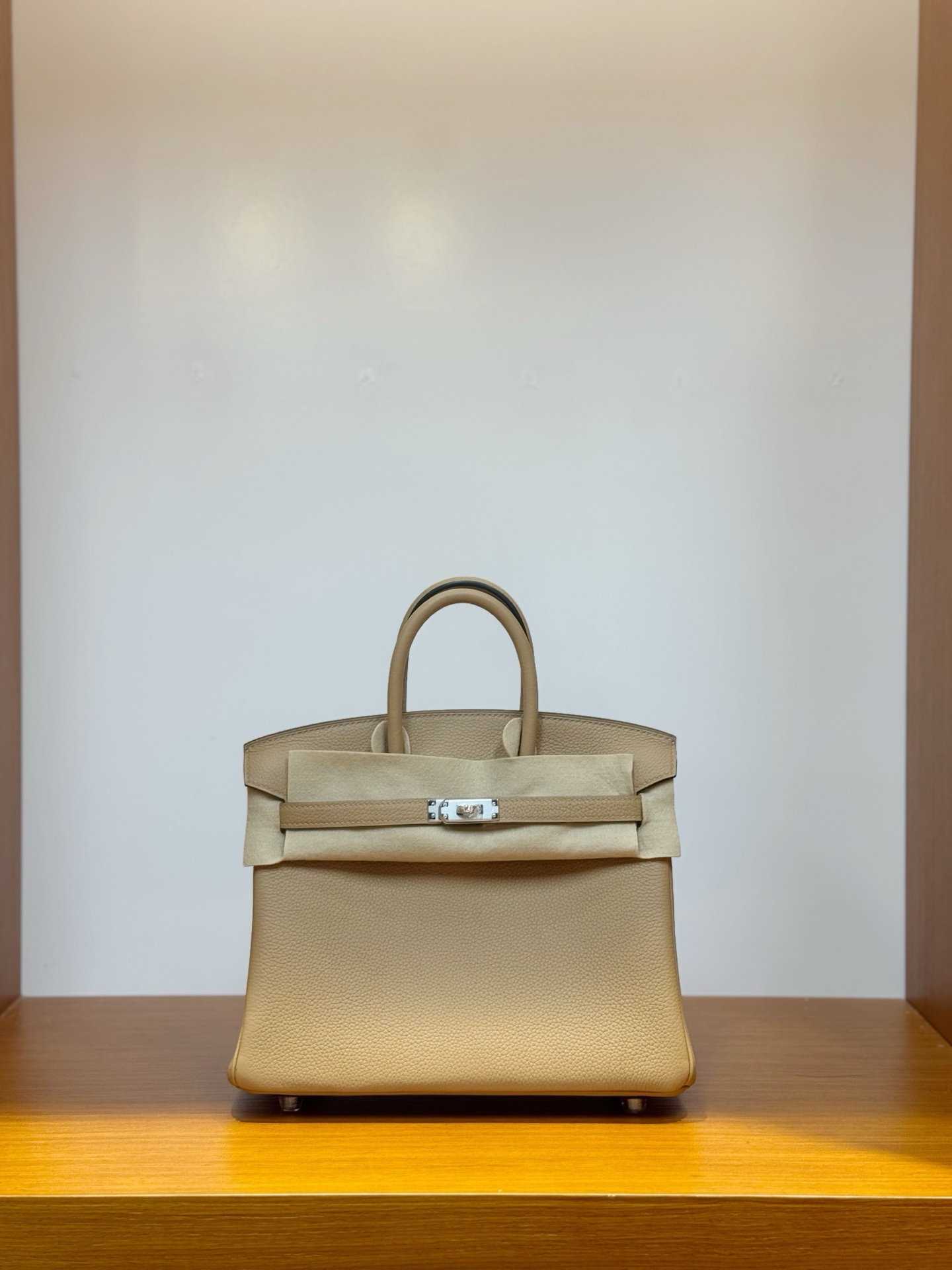 NO:700311,In stock, platinum 25 milk tea color, silver buckle, togo leather imported from Germany, pure hand-stitched wax thread, Hermes, hermes, Hermes,19860909现货,铂金 25奶茶色,银扣,德国进口togo 皮,纯手工手缝蜡线,爱马仕,hermes,Hermes,,Bag