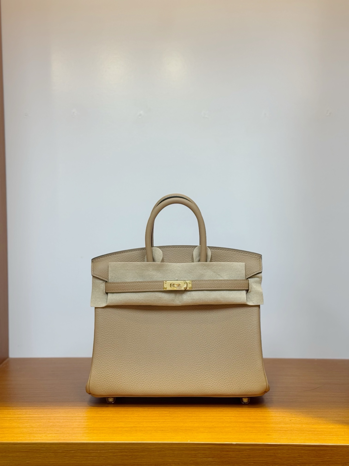 NO:700313,In stock, platinum 25 milk tea color, gold buckle, togo leather imported from Germany, pure hand-stitched wax thread, Hermes, hermes, Hermes,19860909现货,铂金 25奶茶色,金扣,德国进口togo 皮,纯手工手缝蜡线,爱马仕,hermes,Hermes,,Bag