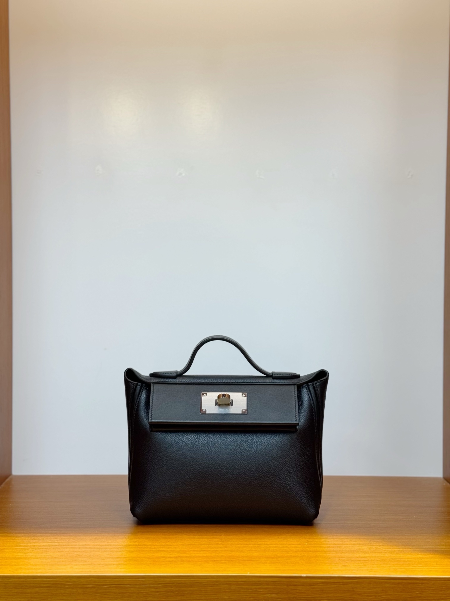 NO:698211,In stock, mini2424, black, silver buckle, evercolor leather imported from France, pure hand-stitched wax thread, Hermes, Hermes, Hermes,19860909现货,mini2424,黑色,银扣,法国进口 evercolor 皮,纯手工手缝蜡线,爱马仕,hermes,Hermes,,Bag