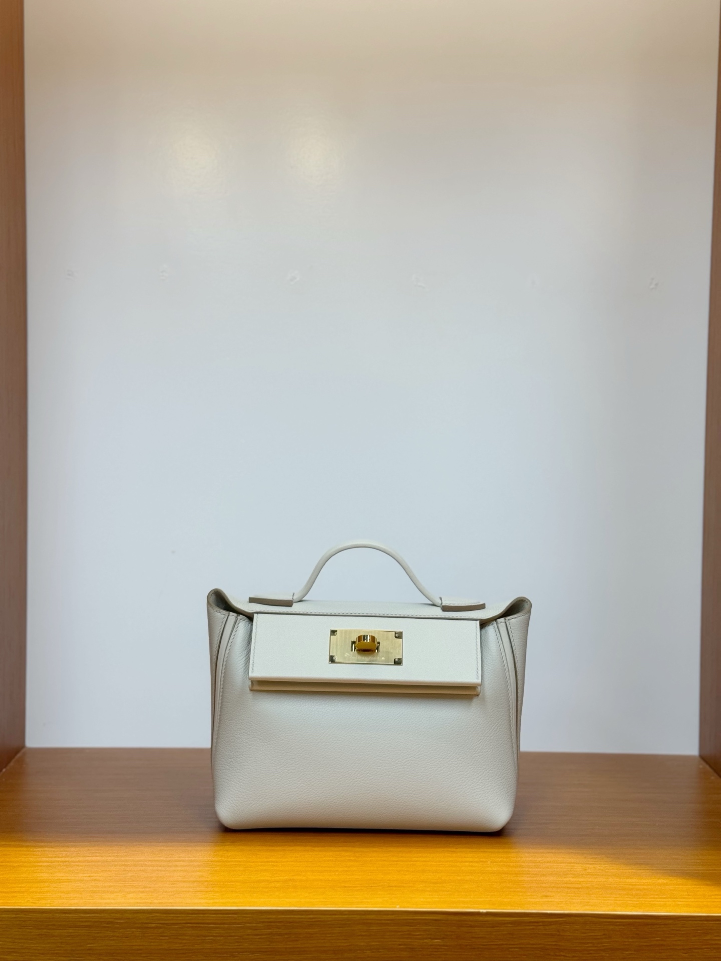 NO:698215,In stock, mini2424, glacier white, gold buckle, evercolor leather imported from France, pure hand-stitched wax thread, Hermes, hermes, Hermes,19860909现货,mini2424,冰川白,金扣,法国进口 evercolor 皮,纯手工手缝蜡线,爱马仕,hermes,Hermes,,Bag