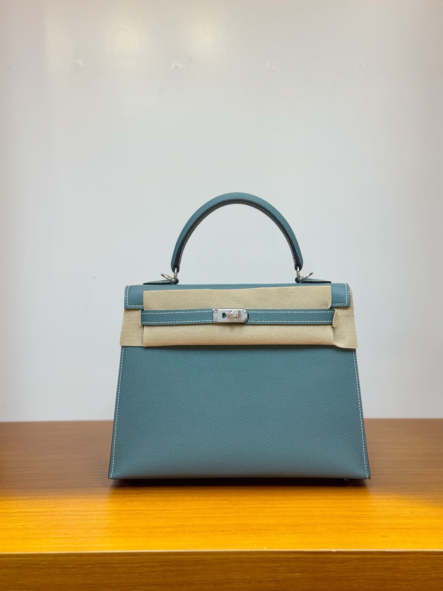 NO:811914,In stock, kelly25, denim blue and silver buckle, esom leather imported from France, pure hand-stitched wax thread, Hermes, hermes, Hermes,19860909现货,kelly25,牛仔蓝银扣,法国进口esom 皮,纯手工手缝蜡线,爱马仕,hermes,Hermes,,Bag