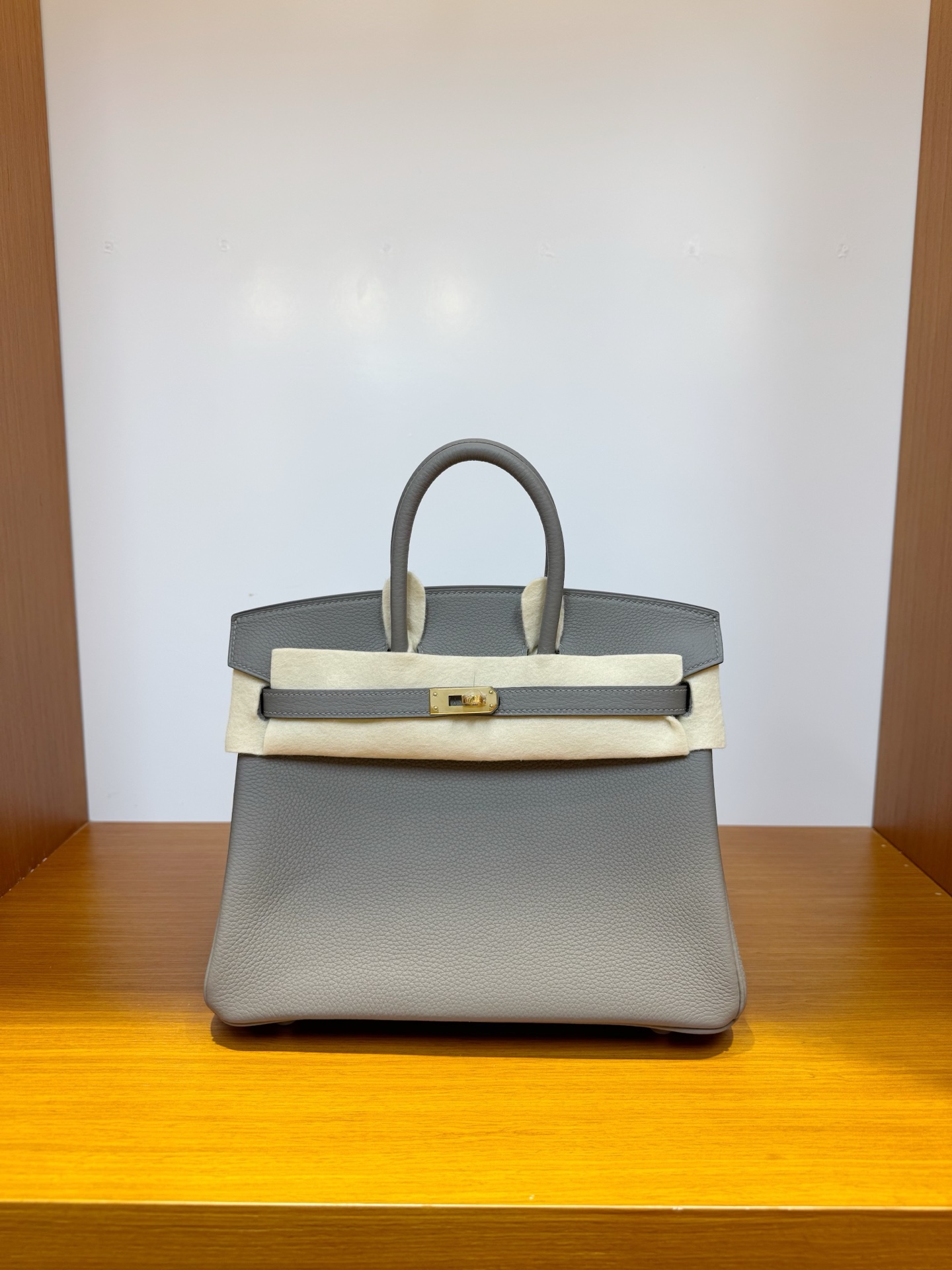 NO:700304,In stock, platinum 25, cumulonimbus gray, gold buckle, togo leather imported from Germany, pure hand-stitched wax thread, Hermes, hermes, Hermes,19860909现货,铂金 25,积雨云灰,金扣,德国进口togo 皮,纯手工手缝蜡线,爱马仕,hermes,Hermes,,Bag