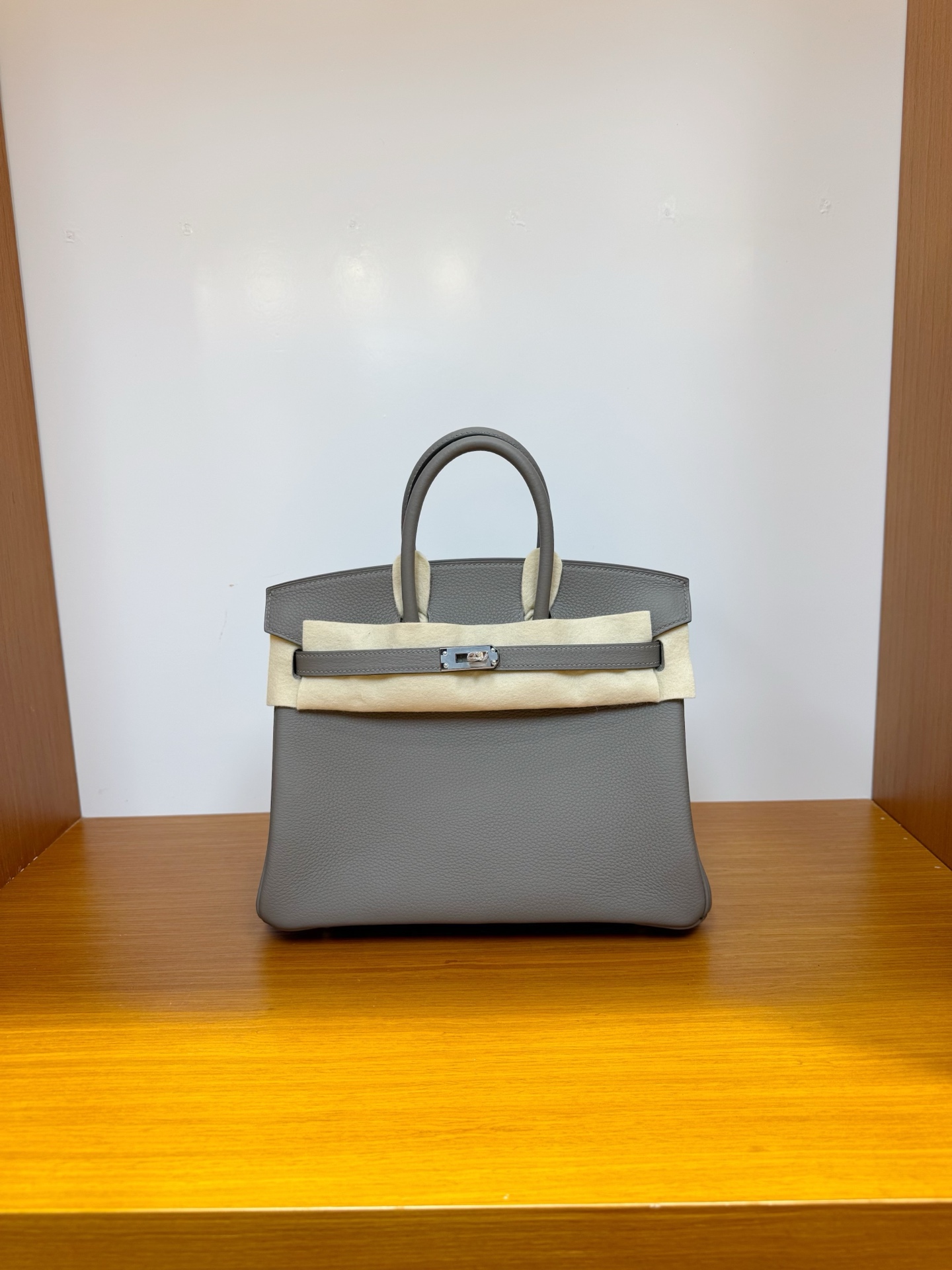 NO:700306,In stock, platinum 25, cumulonimbus gray, silver buckle, togo leather imported from Germany, pure hand-stitched wax thread, Hermes, hermes, Hermes,19860909现货,铂金 25,积雨云灰,银扣,德国进口togo 皮,纯手工手缝蜡线,爱马仕,hermes,Hermes,,Bag