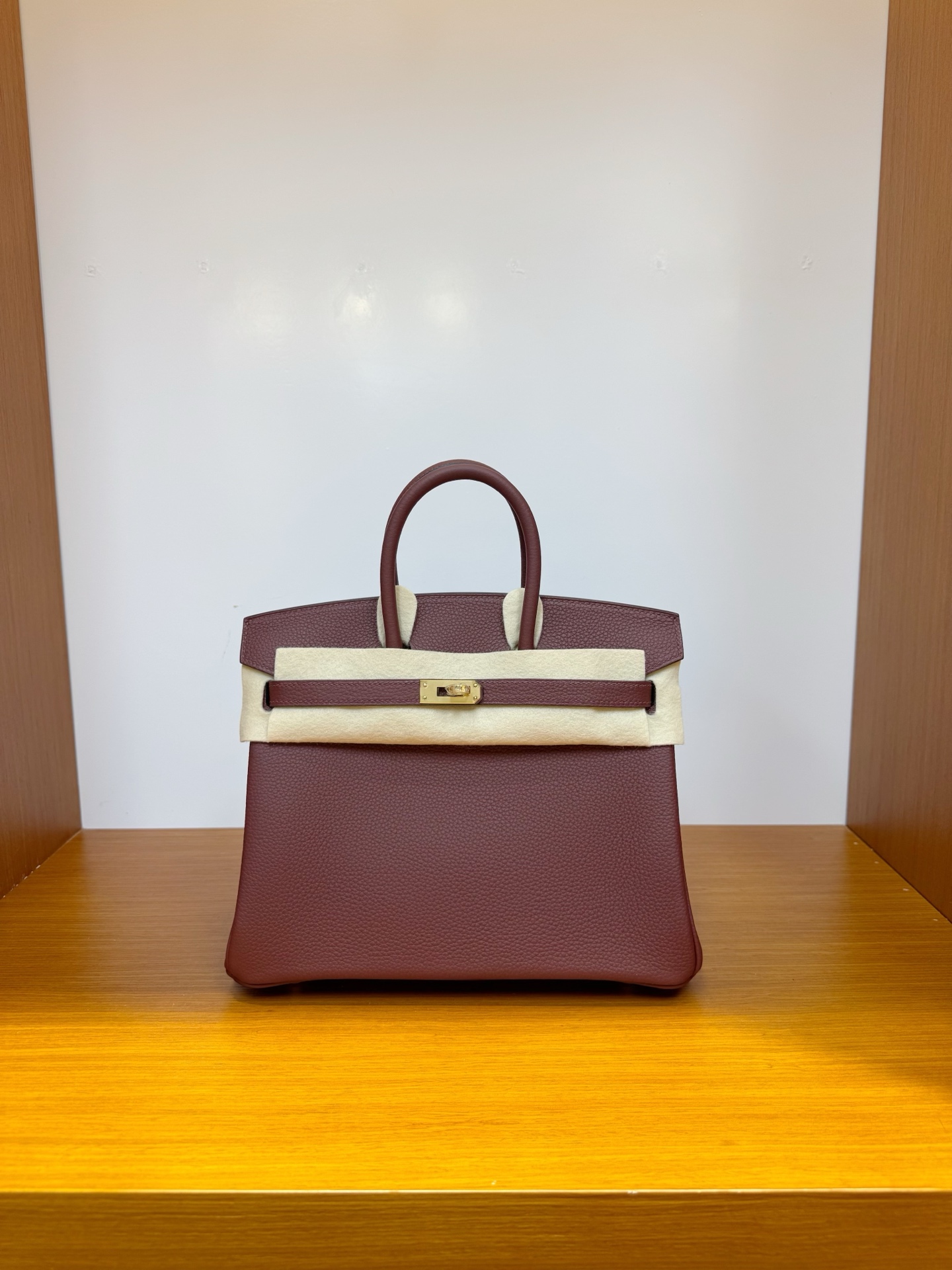 NO:700309,In stock, platinum 25, Hermes red, gold buckle, togo leather imported from Germany, pure hand-stitched wax thread, Hermes, hermes, Hermes,19860909现货,铂金 25,爱马仕红,金扣,德国进口togo 皮,纯手工手缝蜡线,爱马仕,hermes,Hermes,,Bag