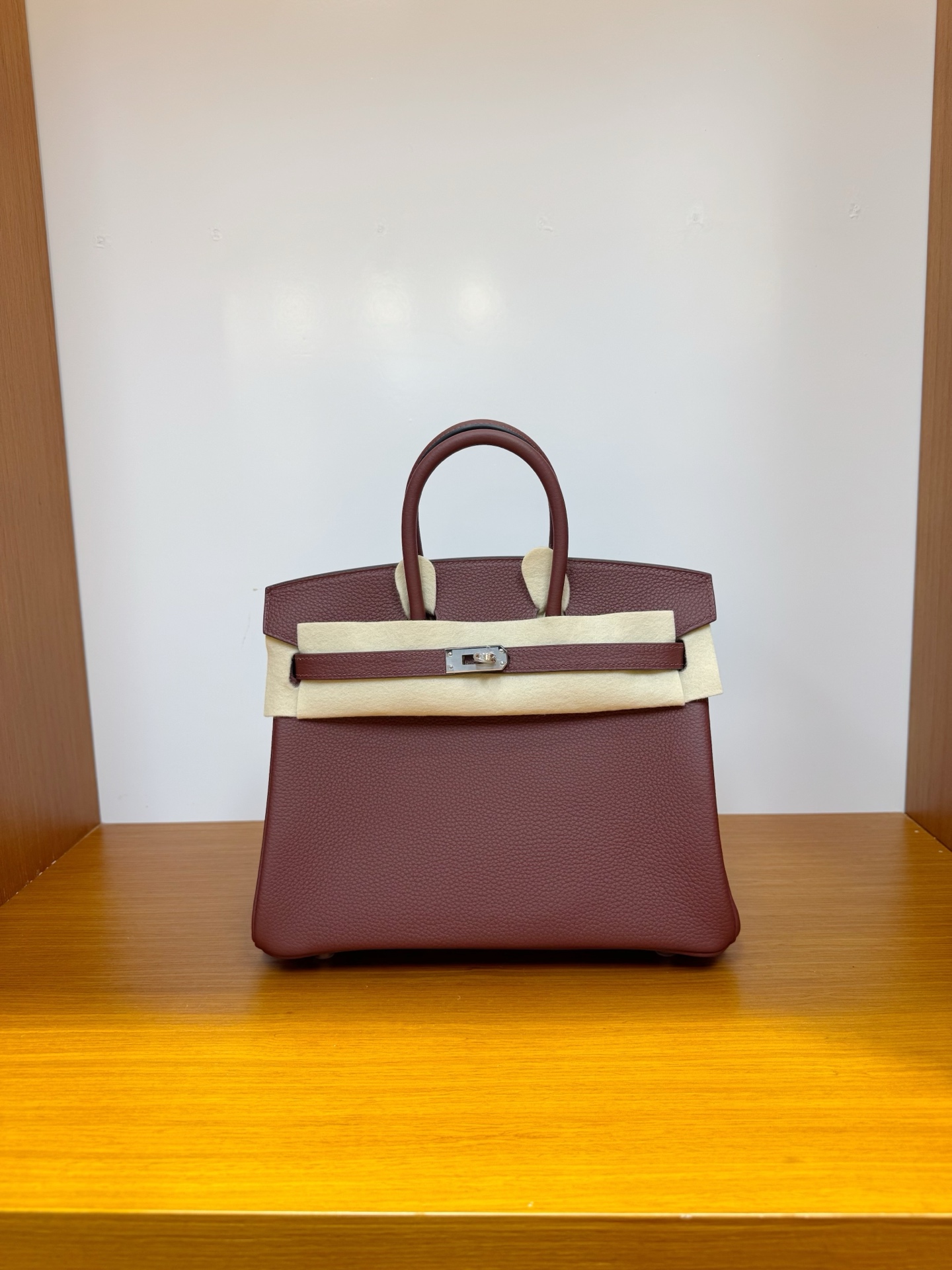 NO:700312,In stock, platinum 25, Hermes red, silver buckle, togo leather imported from Germany, pure hand-stitched wax thread, Hermes, hermes, Hermes,19860909现货,铂金 25,爱马仕红,银扣,德国进口togo 皮,纯手工手缝蜡线,爱马仕,hermes,Hermes,,Bag