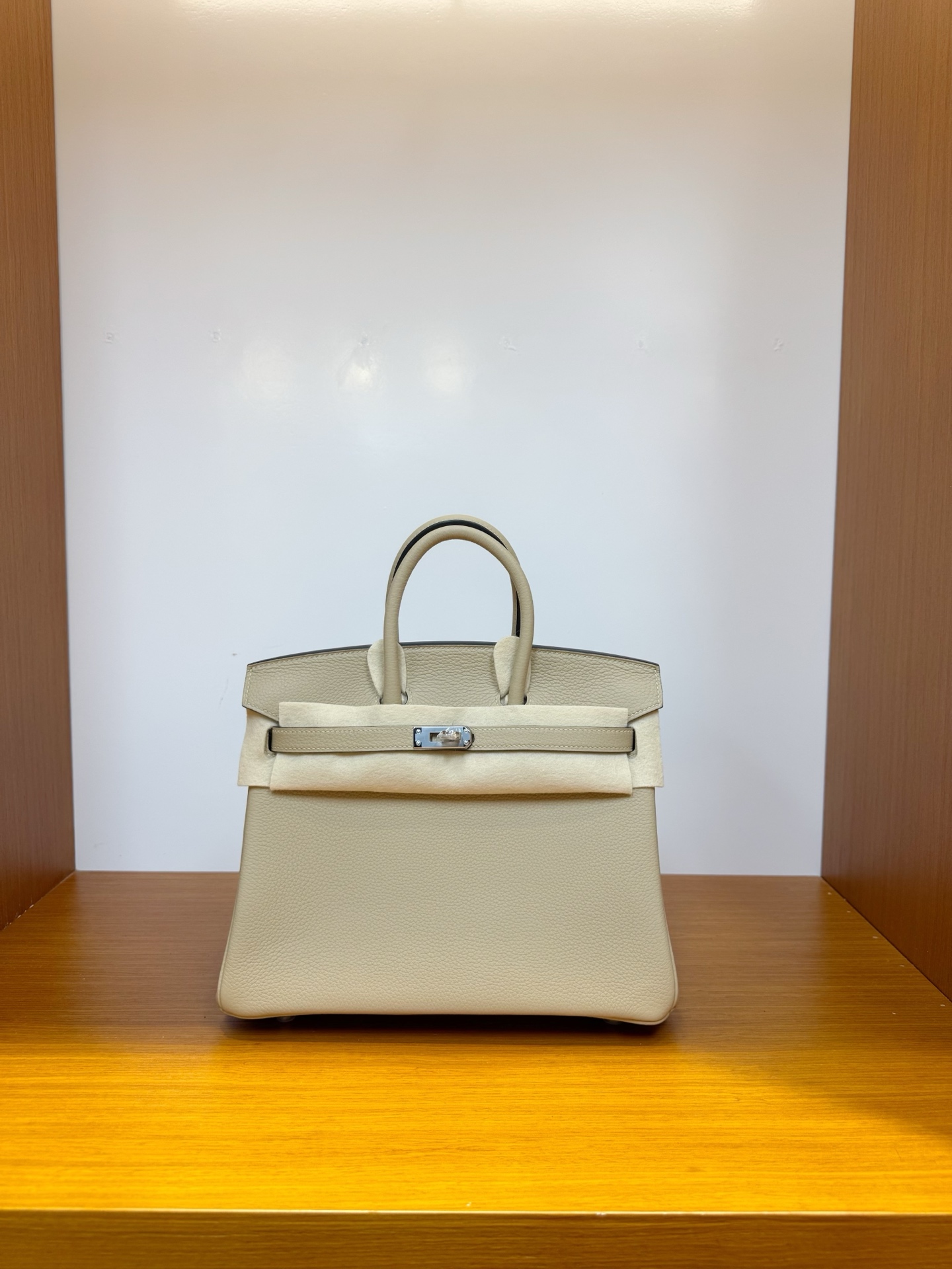 NO:700300,In stock, platinum 25, windbreaker gray, silver buckle, togo leather imported from Germany, pure hand-stitched wax thread, Hermes, hermes, Hermes,19860909现货,铂金 25,风衣灰,银扣,德国进口togo 皮,纯手工手缝蜡线,爱马仕,hermes,Hermes,,Bag