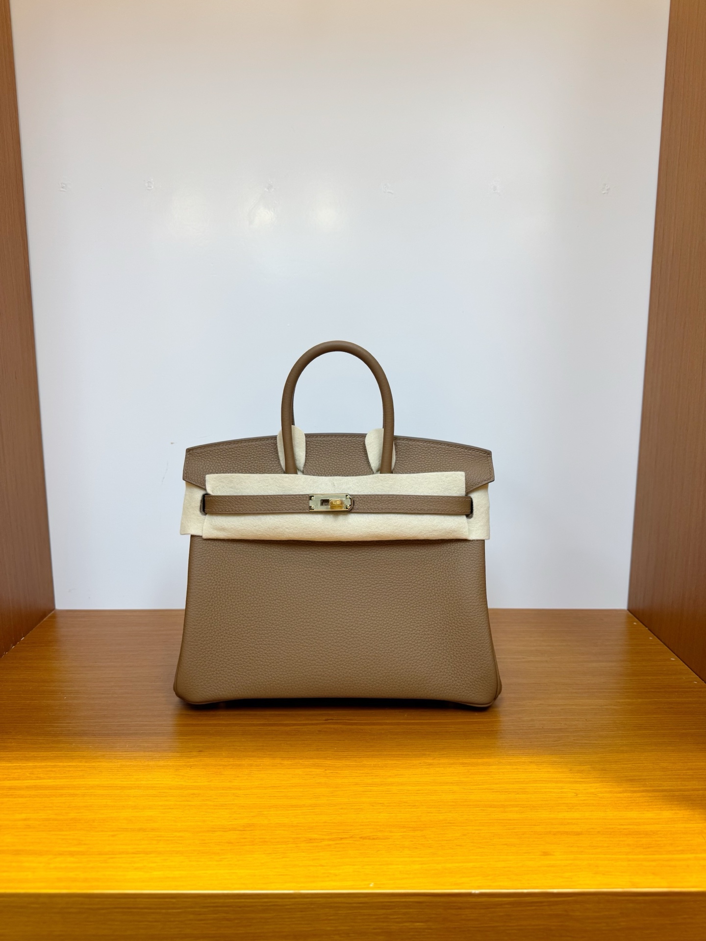 NO:700310,In stock, platinum 25, chestnut color, gold buckle, togo leather imported from Germany, pure hand-stitched wax thread, Hermes, hermes, Hermes,19860909现货,铂金 25,栗子色,金扣,德国进口togo 皮,纯手工手缝蜡线,爱马仕,hermes,Hermes,,Bag