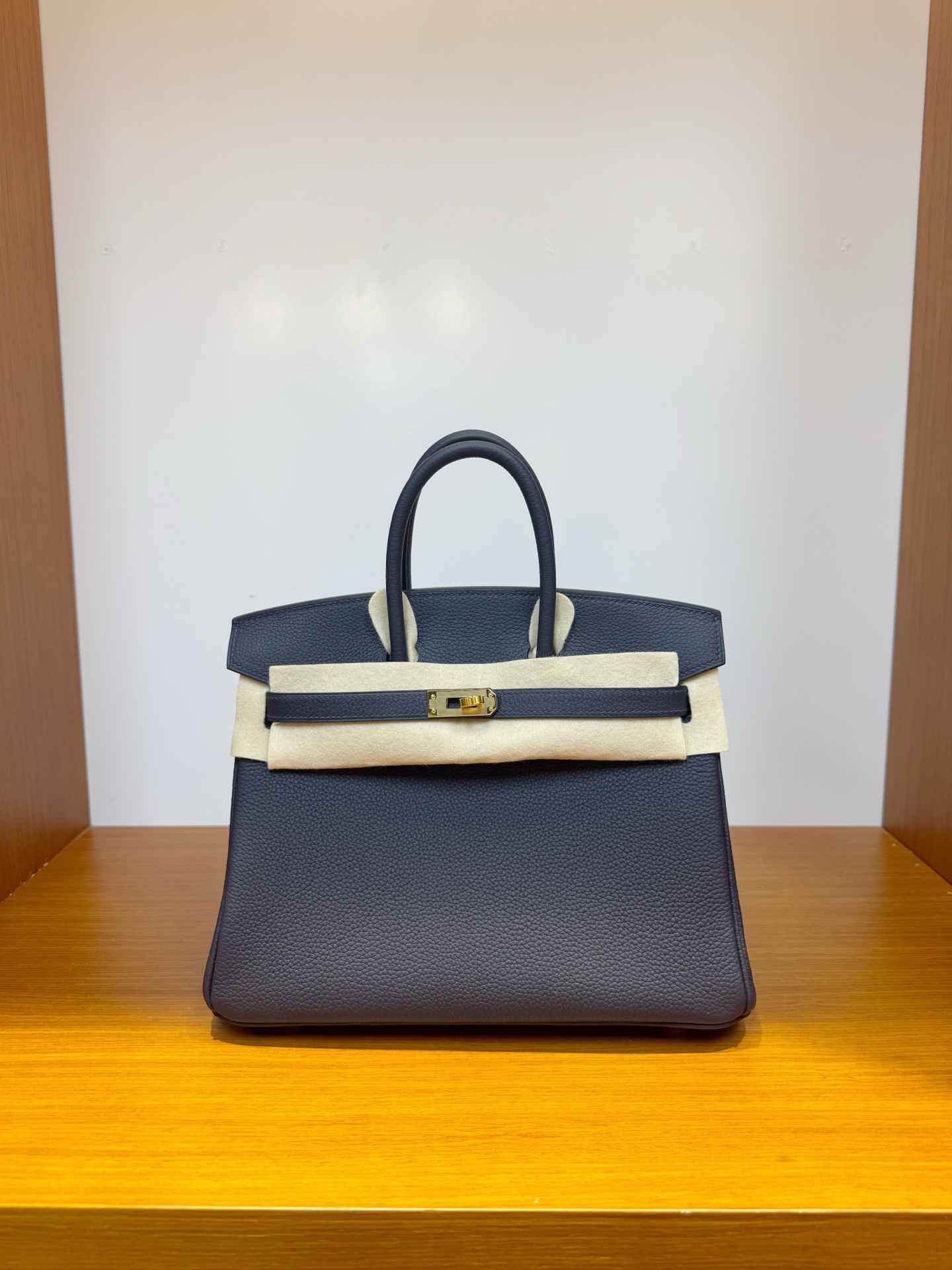 NO:700422,In stock, platinum 25, midnight blue, gold buckle, togo leather imported from Germany, hand-stitched wax thread, Hermes,19860909现货,铂金 25,午夜蓝,金扣,德国进口togo 皮,纯手工手缝蜡线,,Hermes,,Bag