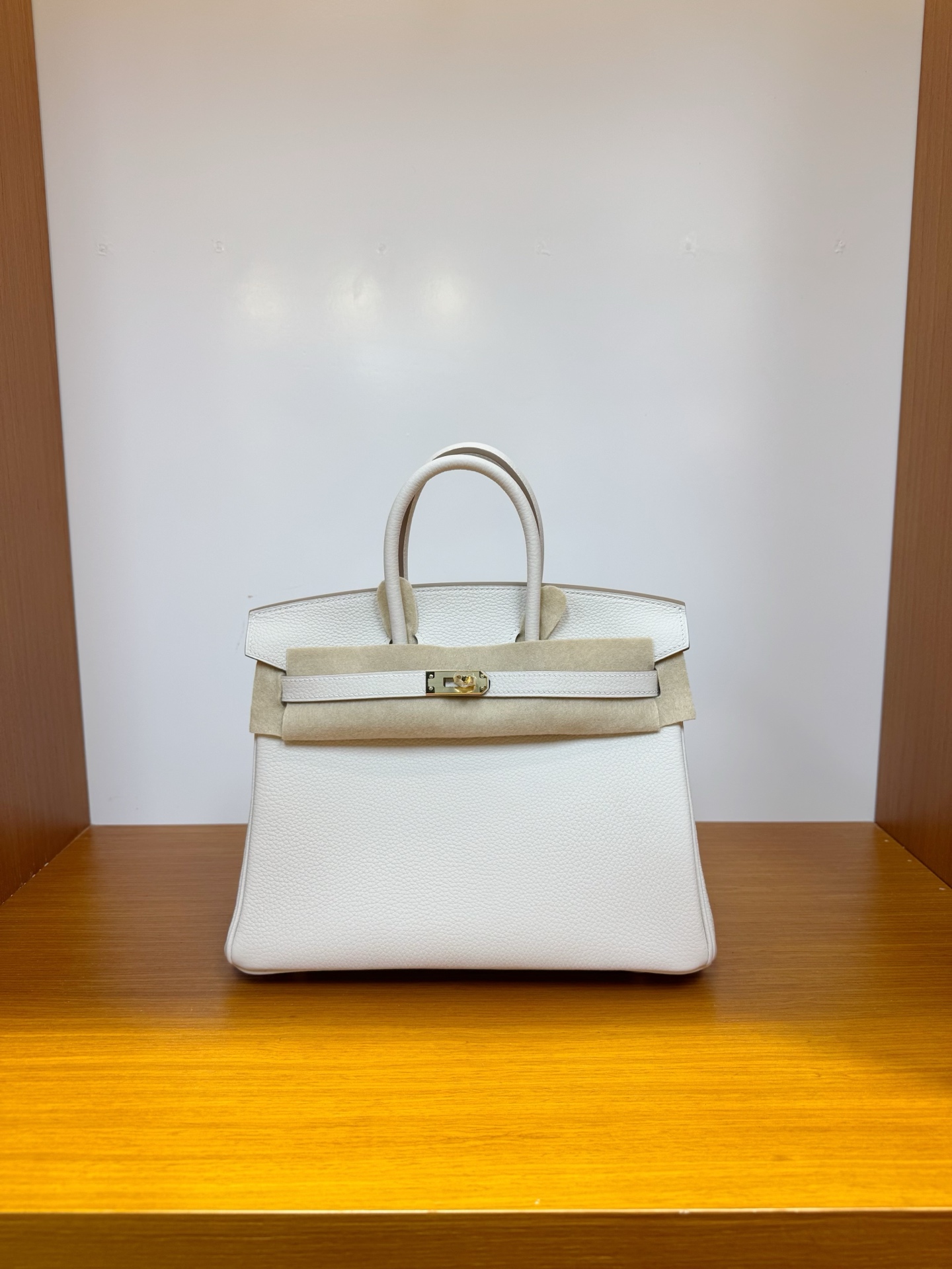 NO:700429,In stock, platinum 25, milk gray, gold buckle, togo leather imported from Germany, pure hand-stitched wax thread, Hermes, hermes, Hermes,19860909现货,铂金 25,奶灰色,金扣,德国进口togo 皮,纯手工手缝蜡线,爱马仕,hermes,Hermes,,Bag