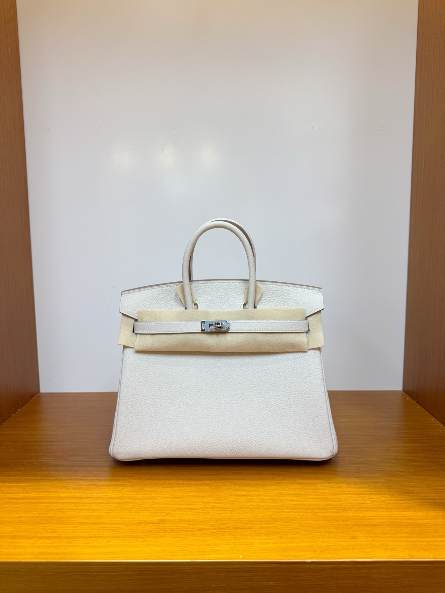 NO:700431,In stock, platinum 25, milk gray, silver buckle, togo leather imported from Germany, pure hand-stitched wax thread, Hermes, hermes, Hermes,19860909现货,铂金 25,奶灰色,银扣,德国进口togo 皮,纯手工手缝蜡线,爱马仕,hermes,Hermes,,Bag