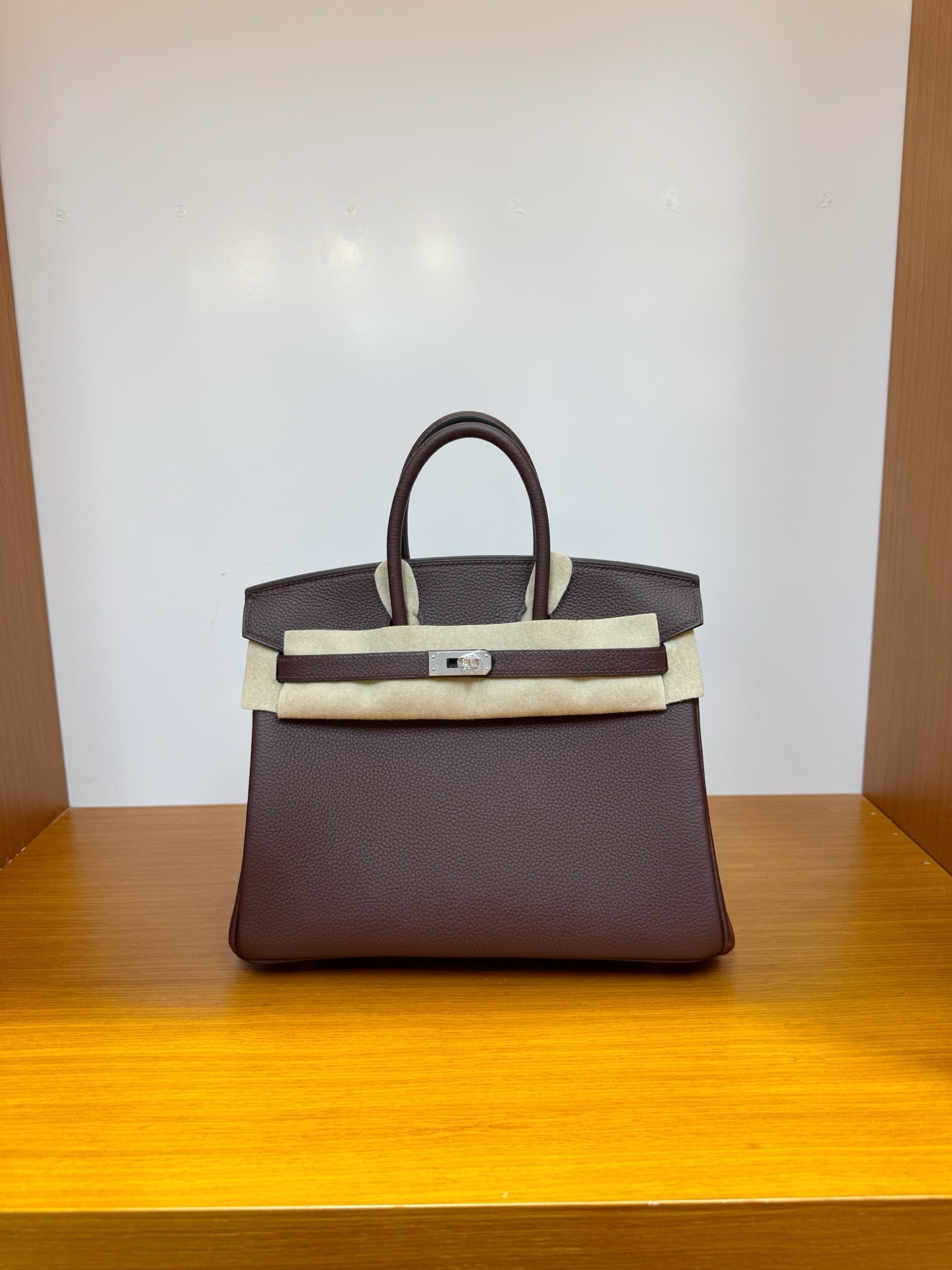 NO:700439,In stock, platinum 25, saddle red, silver buckle, togo leather imported from Germany, pure hand-stitched wax thread, Hermes, hermes, Hermes,19860909现货,铂金 25,马鞍红,银扣,德国进口togo 皮,纯手工手缝蜡线,爱马仕,hermes,Hermes,,Bag