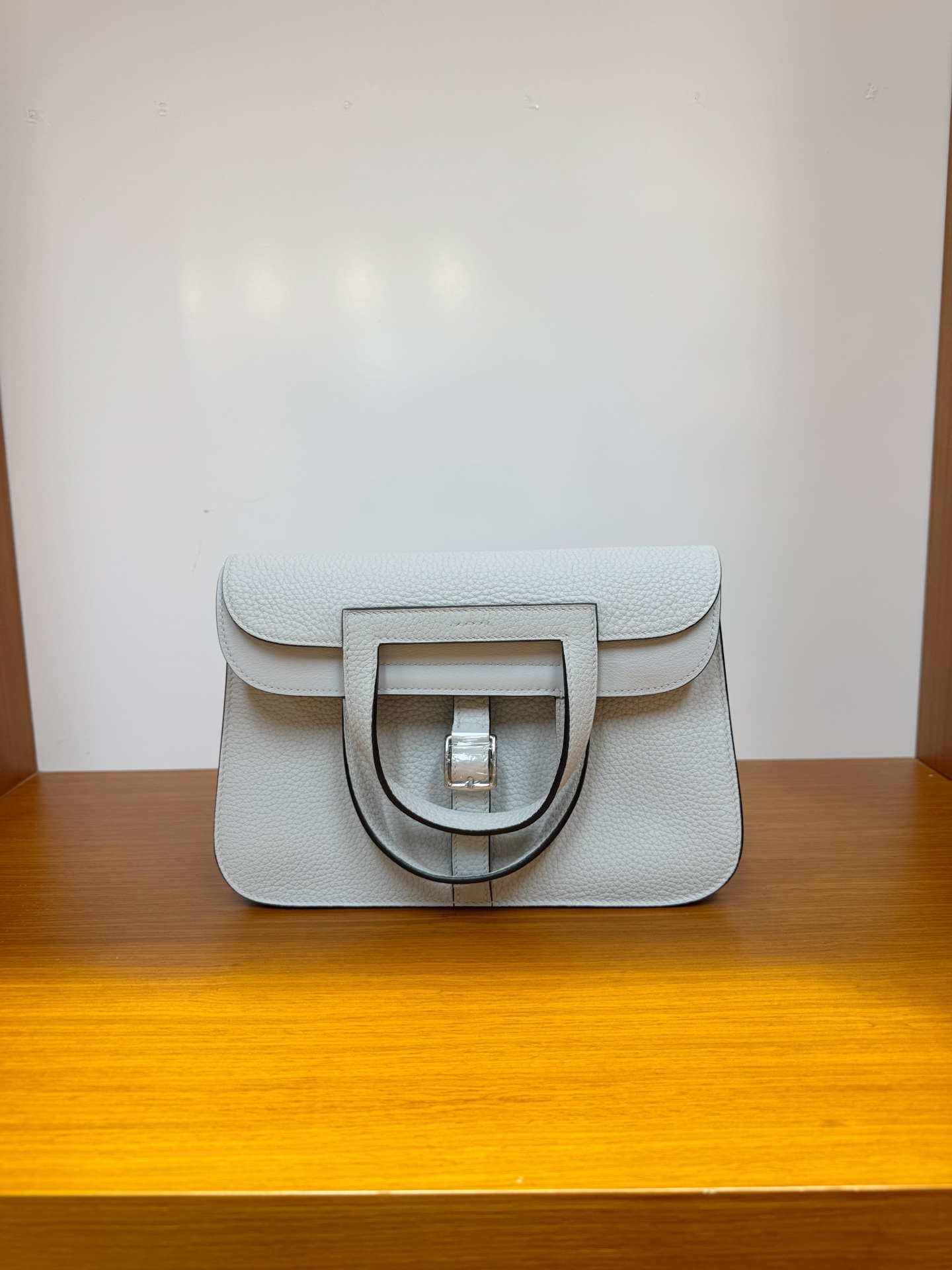 NO:700705,In stock, halzan horseshoe bag 25, Holy Grail blue gold and silver buckle, imported French tc leather, hand-stitched wax thread, Hermes, hermes, Hermes,19860909现货,halzan马蹄包25,圣杯蓝金银扣,进口法国tc皮,纯手工手缝蜡线,爱马仕,hermes,Hermes,,Bag
