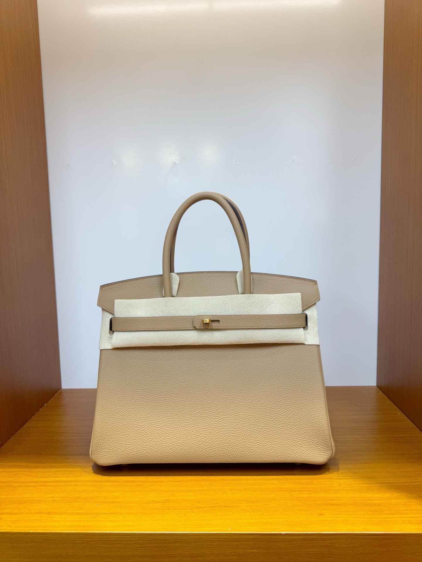 NO:700729,In stock, platinum 30, milk tea color, gold buckle, togo leather imported from Germany, pure hand-stitched wax thread, Hermes, hermes, Hermes,19860909现货,铂金 30,奶茶色,金扣,德国进口togo 皮,纯手工手缝蜡线,爱马仕,hermes,Hermes,,Bag