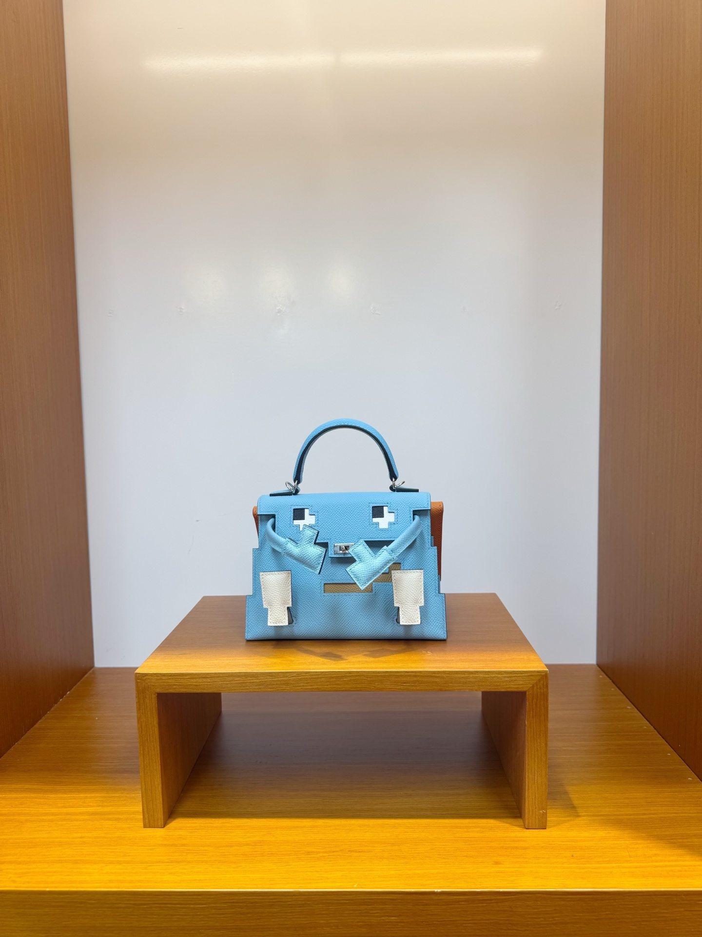 NO:851077,In stock, mosaic doll bag, candy blue and orange, silver buckle, esom leather imported from France, pure hand-stitched wax thread, Hermes, hermes, Hermes,19860909现货,马赛克公仔包,糖果蓝拼橙色,银扣,法国进口esom 皮,纯手工手缝蜡线,爱马仕,hermes,Hermes,,Bag