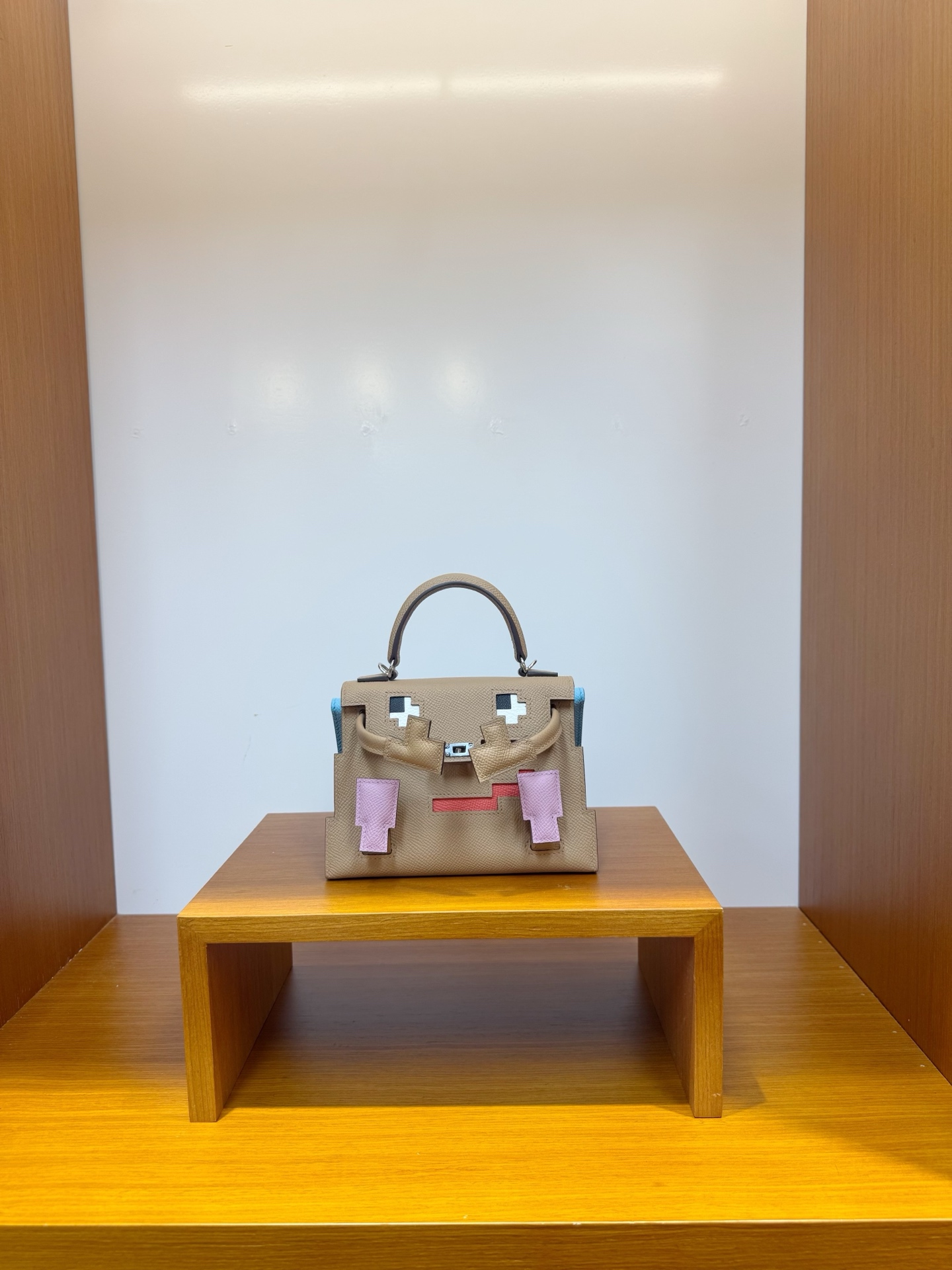 NO:851167,Ready stock, mosaic doll bag, biscuit color with candy blue, silver buckle, esom leather imported from France, pure hand-stitched wax thread, Hermes, hermes, Hermes,19860909现货,马赛克公仔包,饼干色拼糖果蓝,银扣,法国进口esom 皮,纯手工手缝蜡线,爱马仕,hermes,Hermes,,Bag