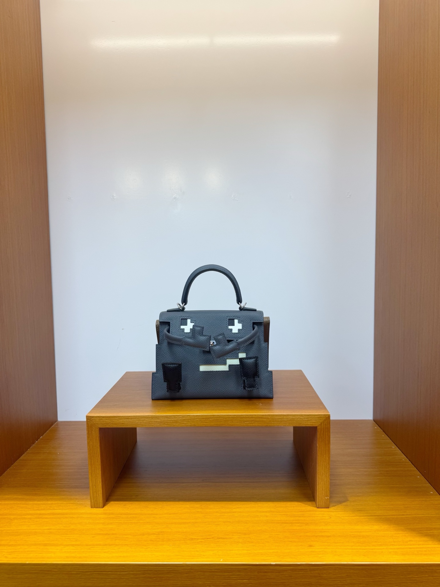 NO:851179,Ready stock, mosaic doll bag, haze gray and chestnut color, silver buckle, esom leather imported from France, pure hand-stitched wax thread, Hermes, hermes, Hermes,19860909现货,马赛克公仔包,雾霾灰拼栗子色,银扣,法国进口esom 皮,纯手工手缝蜡线,爱马仕,hermes,Hermes,,Bag