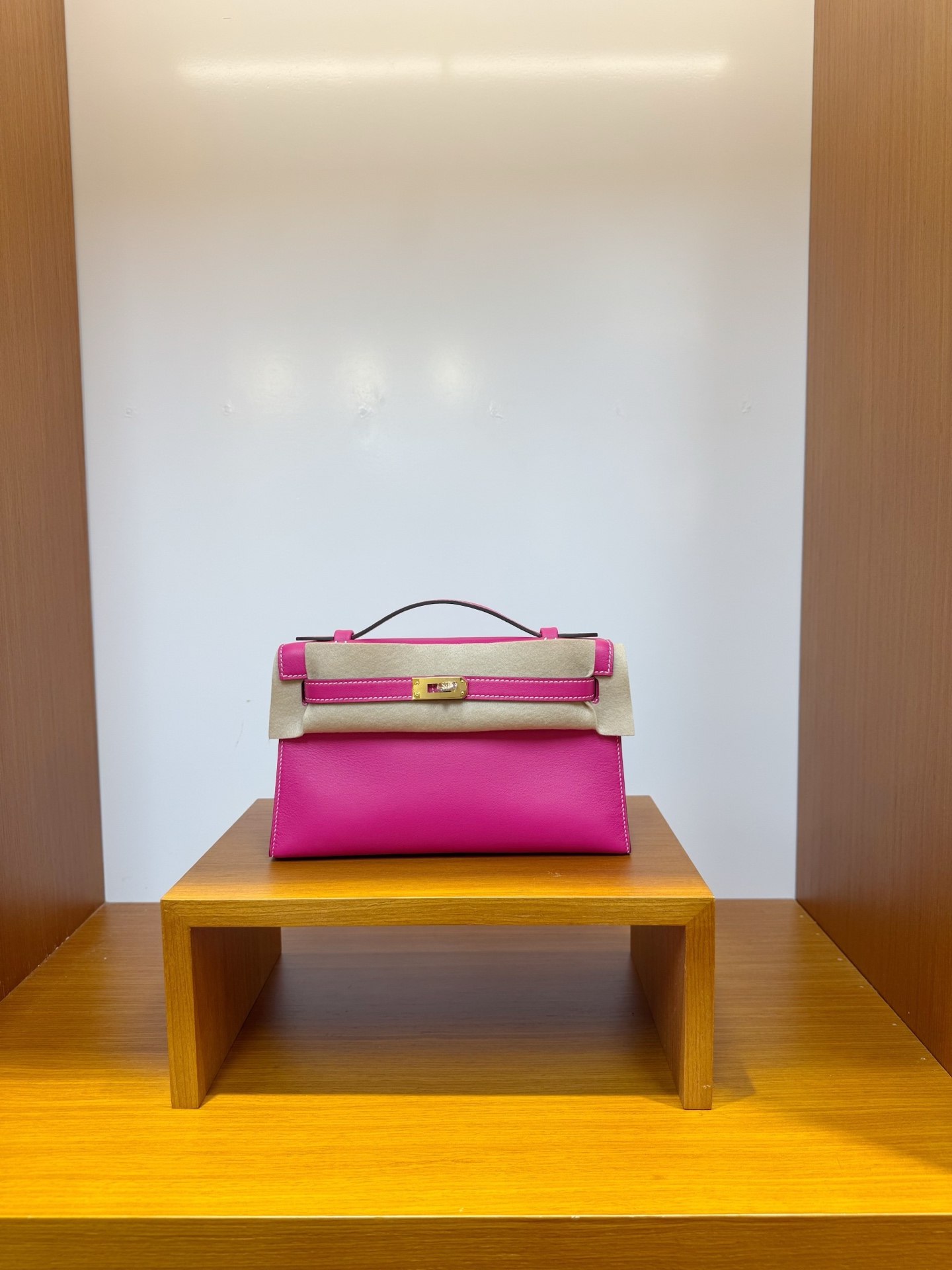 NO:811792,In stock, mini Kelly first generation, pink gold buckle, swift leather imported from France, pure hand-stitched wax thread, Hermes, hermes, stuart weitzman, Hermes,19860909现货现货,mini Kelly 一代,桃红色金扣,法国进口swift皮,纯手工手缝蜡线,爱马仕,hermes,stuart weitzman,Hermes,,Bag