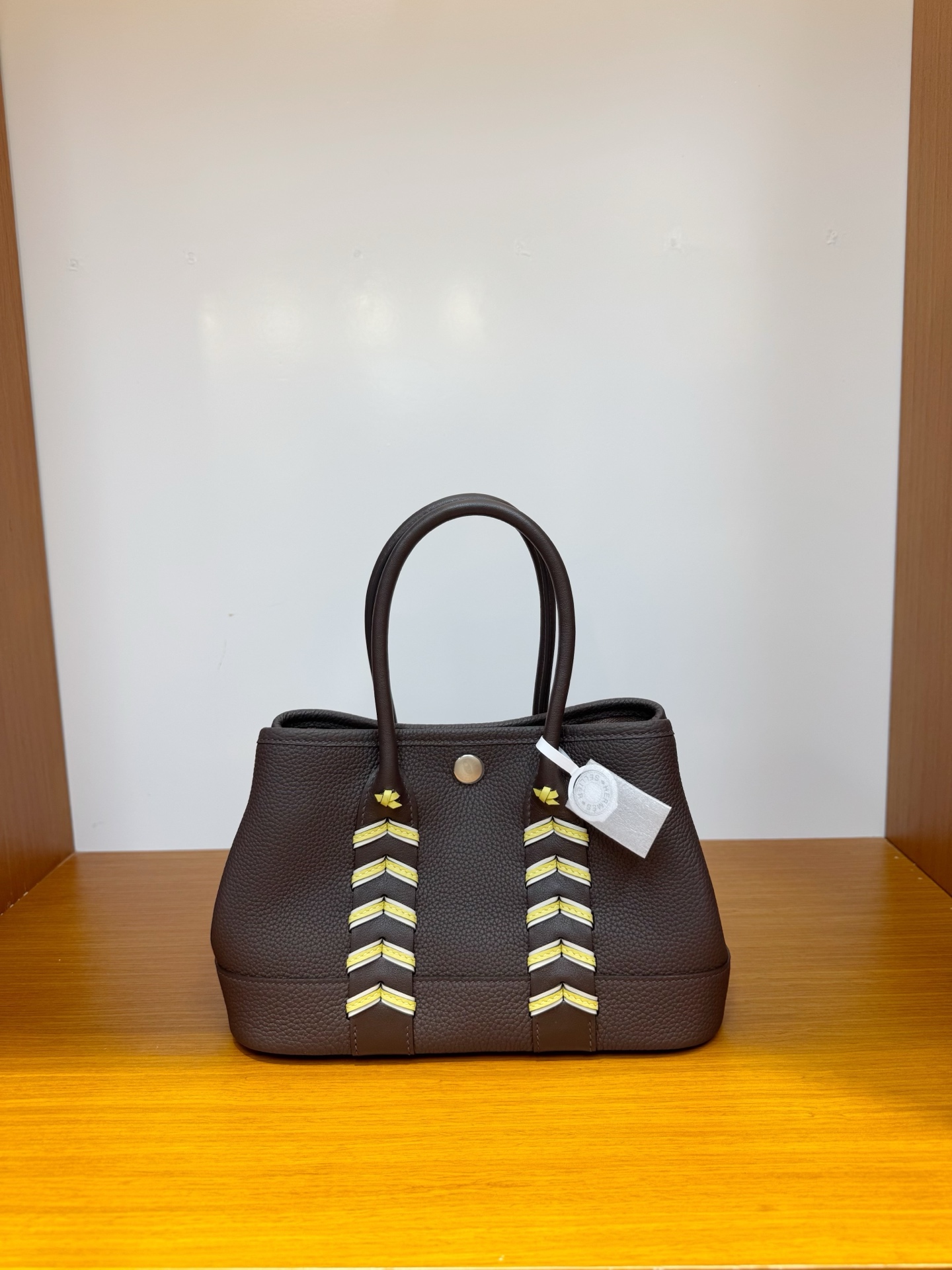 NO:811483,New in stock, mini garden bag 23 woven style, ebony color, Togo leather imported from Germany, pure hand-stitched wax thread, Hermes, hermes, Hermes,19860909新款现货,迷你花园包23编织款,乌木色,德国进口Togo皮,纯手工手缝蜡线,爱马仕,hermes,Hermes,,Bag