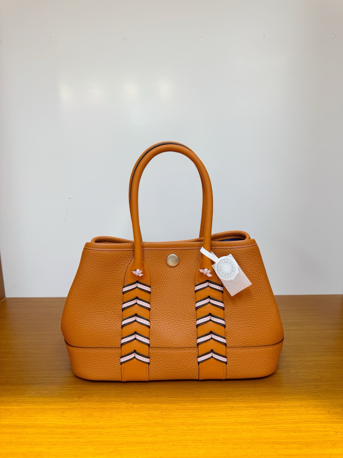 NO:811487,New in stock, mini garden bag 23 woven models, classic orange, Togo leather imported from Germany, pure hand-stitched wax thread, Hermes, hermes, Hermes,19860909新款现货,迷你花园包23编织款,经典橙,德国进口Togo皮,纯手工手缝蜡线,爱马仕,hermes,Hermes,,Bag