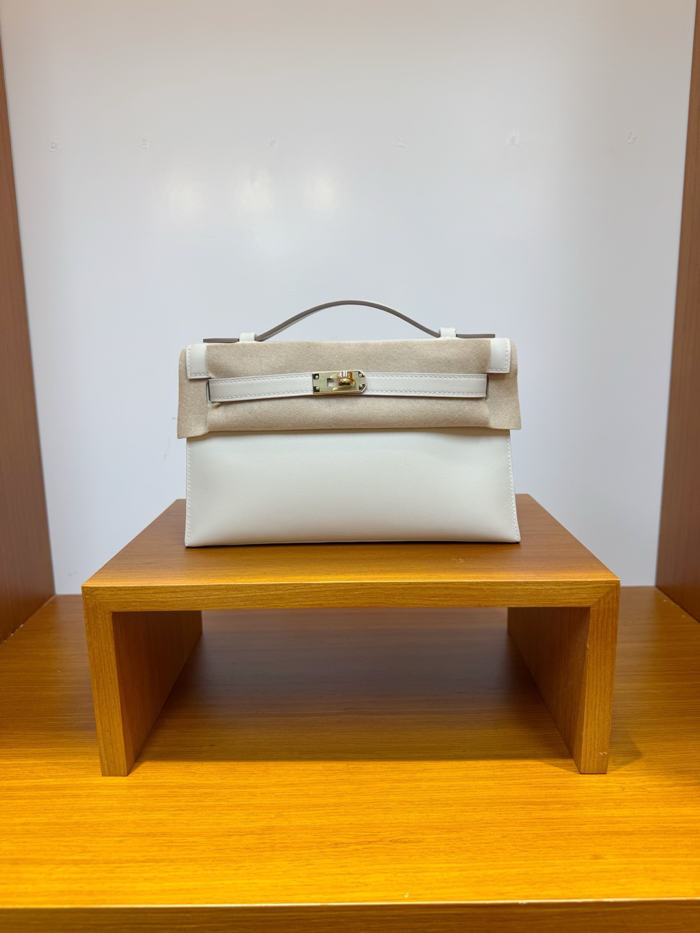 NO:811777,In stock, mini Kelly first generation, milkshake platinum buckle, French imported swift leather, pure hand-stitched wax thread, Hermes, hermes, stuart weitzman, Hermes,19860909现货现货,mini Kelly 一代,奶昔白金扣,法国进口swift皮,纯手工手缝蜡线,爱马仕,hermes,stuart weitzman,Hermes,,Bag