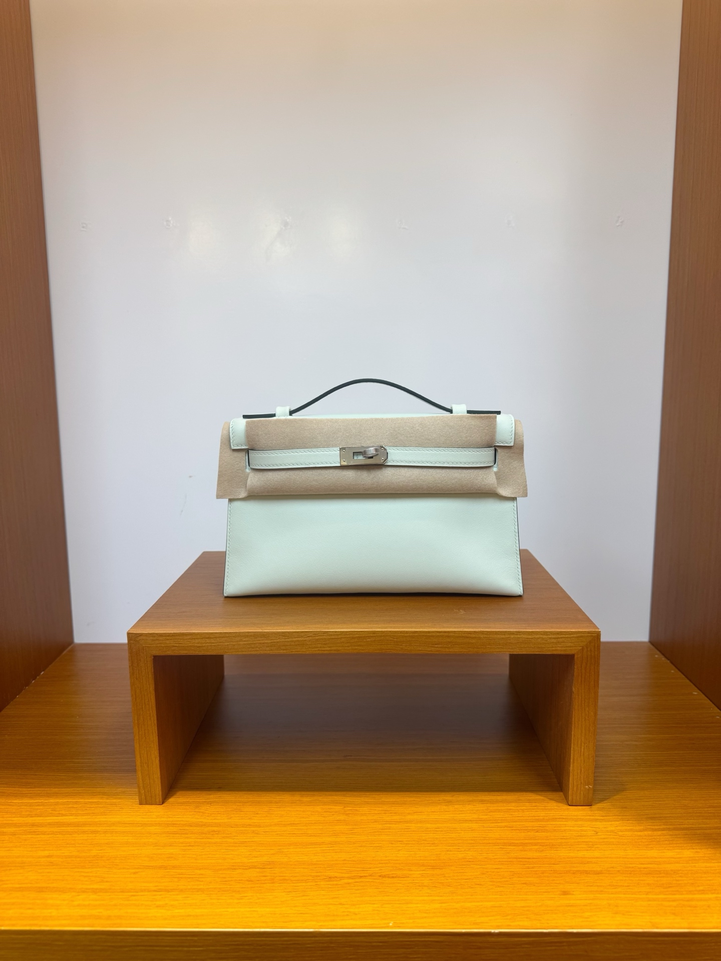 NO:811780,In stock, mini Kelly first generation, mint green silver buckle, French imported swift leather, pure hand-stitched wax thread, Hermes, hermes, stuart weitzman, Hermes,19860909现货现货,mini Kelly 一代,薄荷绿银扣,法国进口swift皮,纯手工手缝蜡线,爱马仕,hermes,stuart weitzman,Hermes,,Bag
