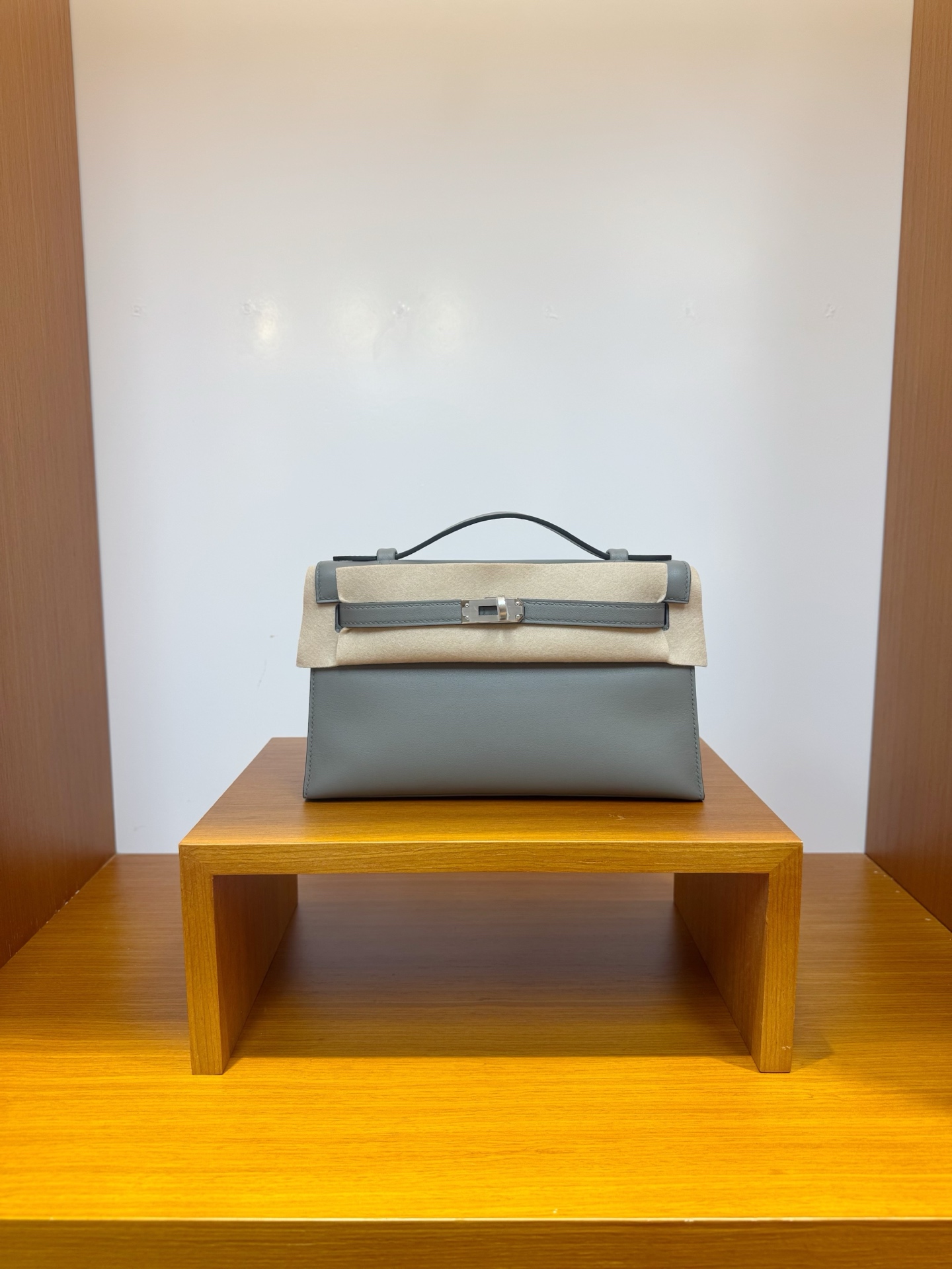 NO:811786,In stock, mini Kelly generation, cumulonimbus gray silver buckle, swift leather imported from France, pure hand-stitched wax thread, Hermes, hermes, stuart weitzman, Hermes,19860909现货现货,mini Kelly 一代,积雨云灰银扣,法国进口swift皮,纯手工手缝蜡线,爱马仕,hermes,stuart weitzman,Hermes,,Bag
