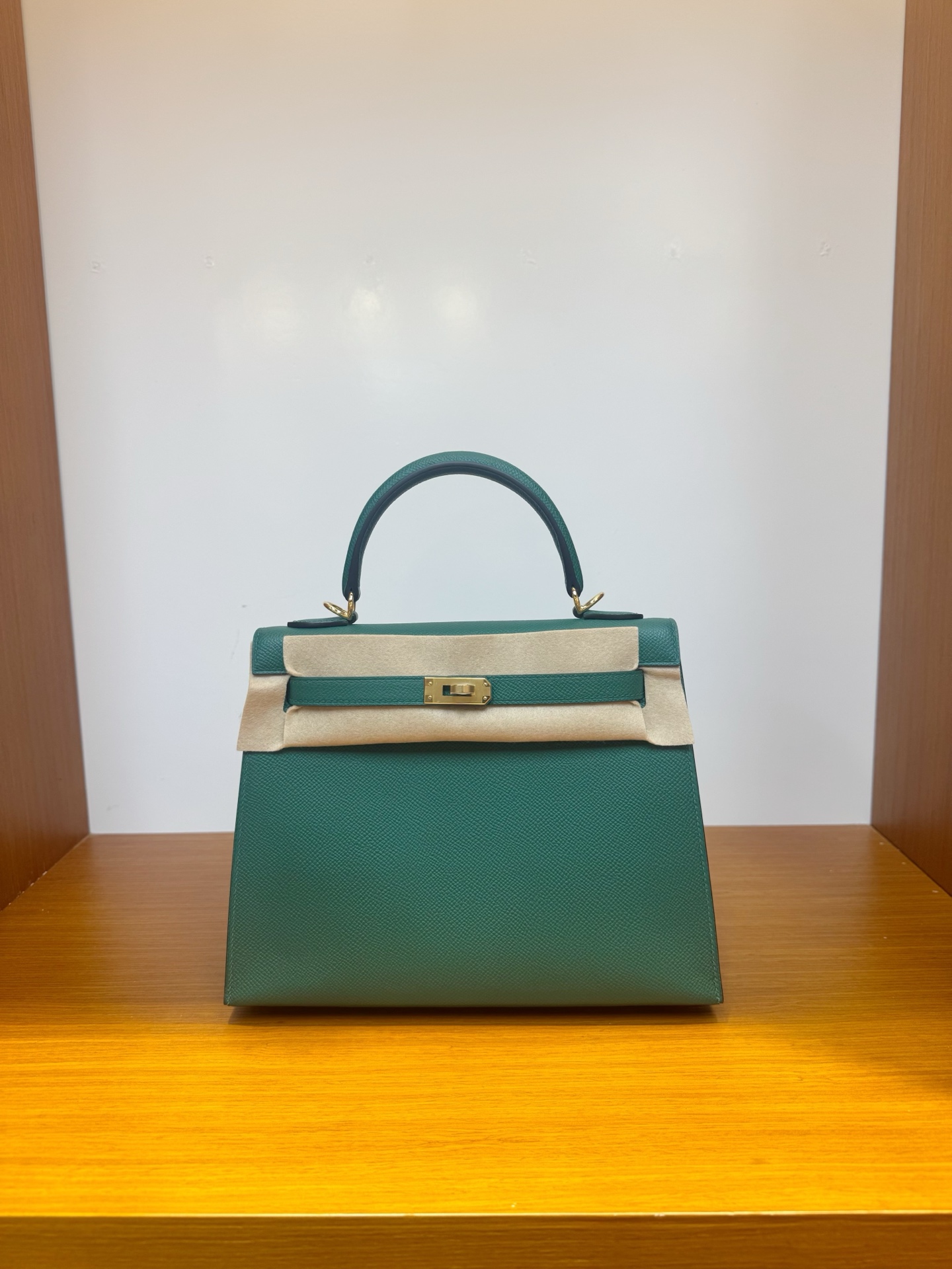 NO:811870,In stock, kelly25, malachite green gold buckle, esom leather imported from France, pure hand-stitched wax thread, Hermes, hermes, Hermes,19860909现货,kelly25,孔雀绿金扣,法国进口esom 皮,纯手工手缝蜡线,爱马仕,hermes,Hermes,,Bag