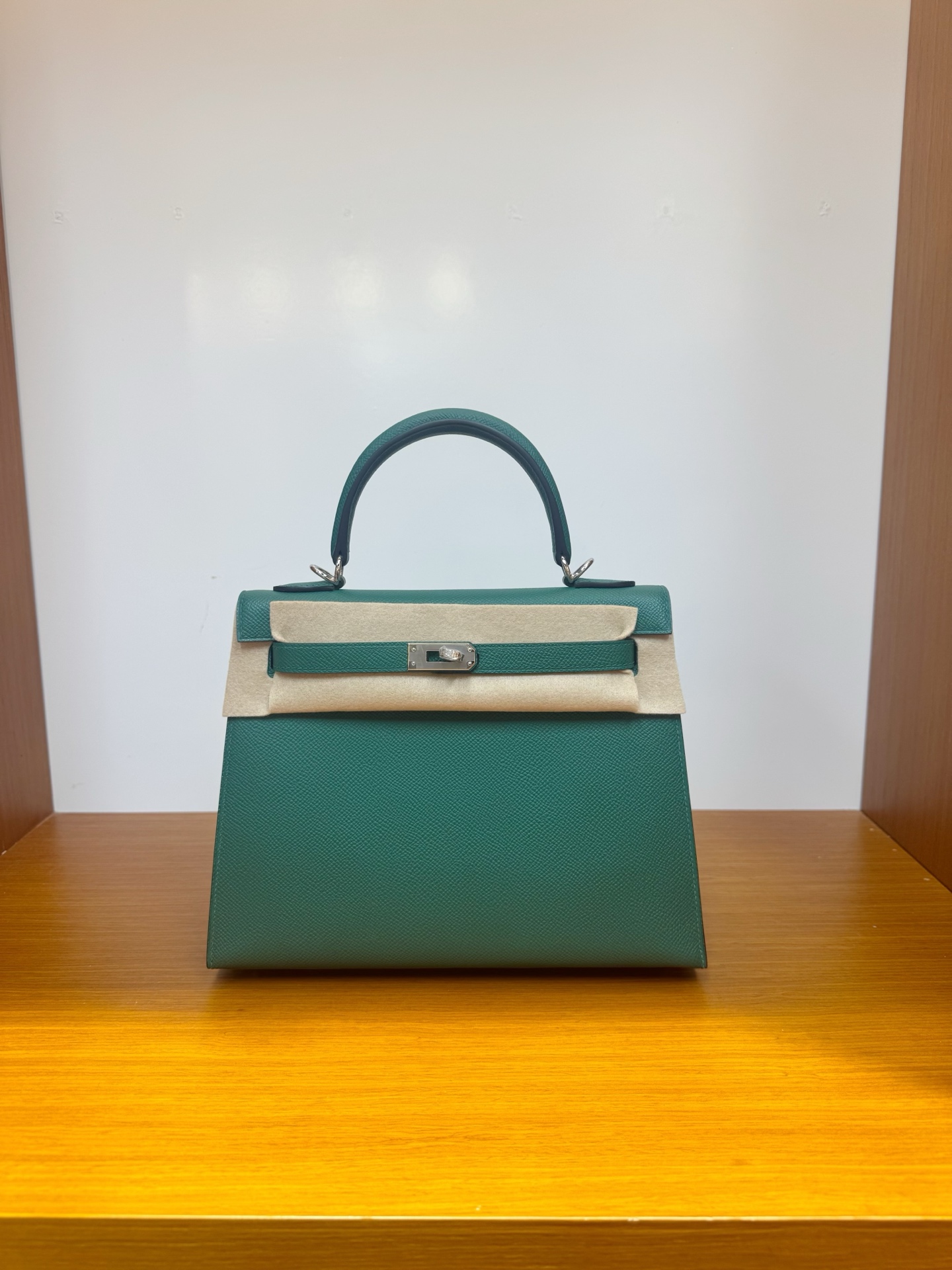 NO:811875,In stock, kelly25, malachite green silver buckle, esom leather imported from France, pure hand-stitched wax thread, Hermes, hermes, Hermes,19860909现货,kelly25,孔雀绿银扣,法国进口esom 皮,纯手工手缝蜡线,爱马仕,hermes,Hermes,,Bag
