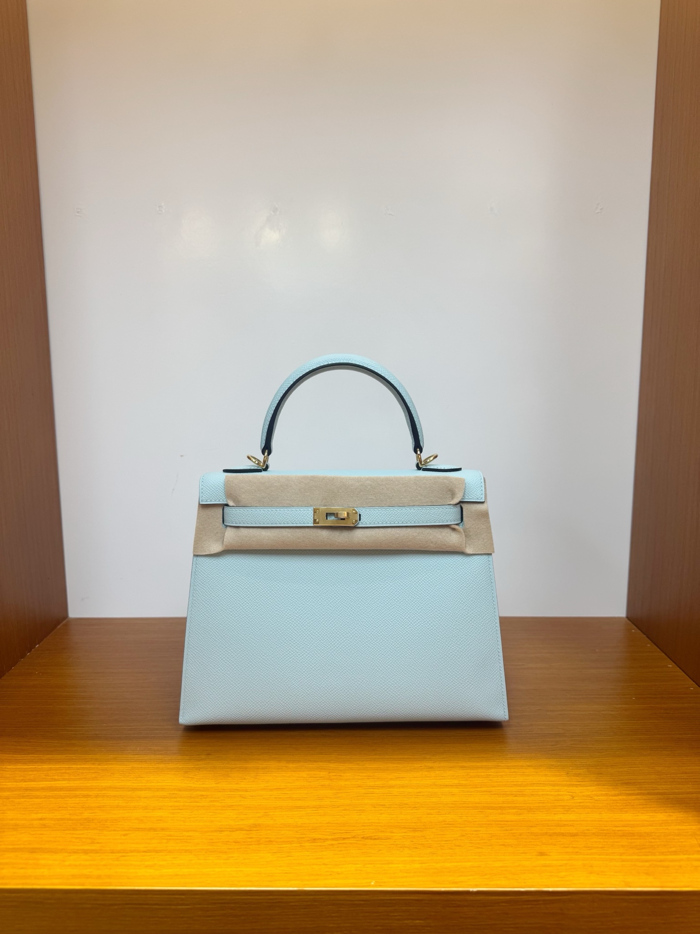 NO:811880,In stock, kelly25, breeze blue gold buckle, esom leather imported from France, pure hand-stitched wax thread, Hermes, hermes, Hermes,19860909现货,kelly25,微风蓝金扣,法国进口esom 皮,纯手工手缝蜡线,爱马仕,hermes,Hermes,,Bag