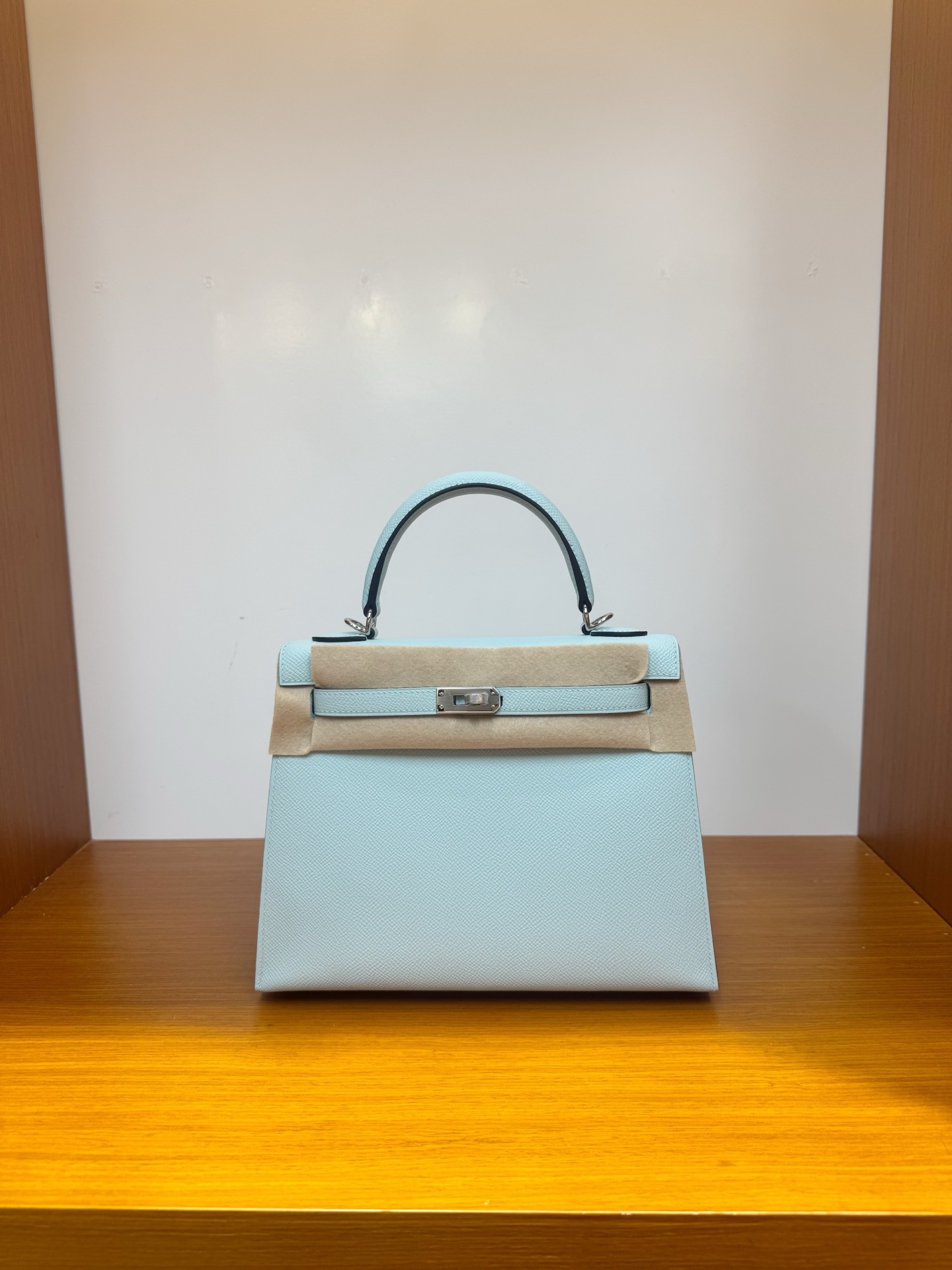 NO:811885,In stock, kelly25, breeze blue silver buckle, esom leather imported from France, pure hand-stitched wax thread, Hermes, hermes, Hermes,19860909现货,kelly25,微风蓝银扣,法国进口esom 皮,纯手工手缝蜡线,爱马仕,hermes,Hermes,,Bag