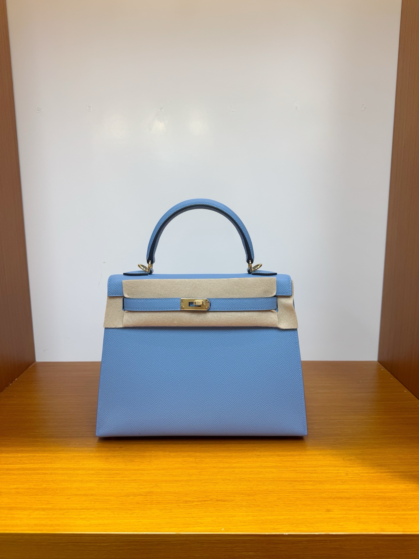 NO:811891,In stock, kelly25, paradise blue gold buckle, esom leather imported from France, pure hand-stitched wax thread, Hermes, hermes, Hermes,19860909现货,kelly25,天堂蓝金扣,法国进口esom 皮,纯手工手缝蜡线,爱马仕,hermes,Hermes,,Bag