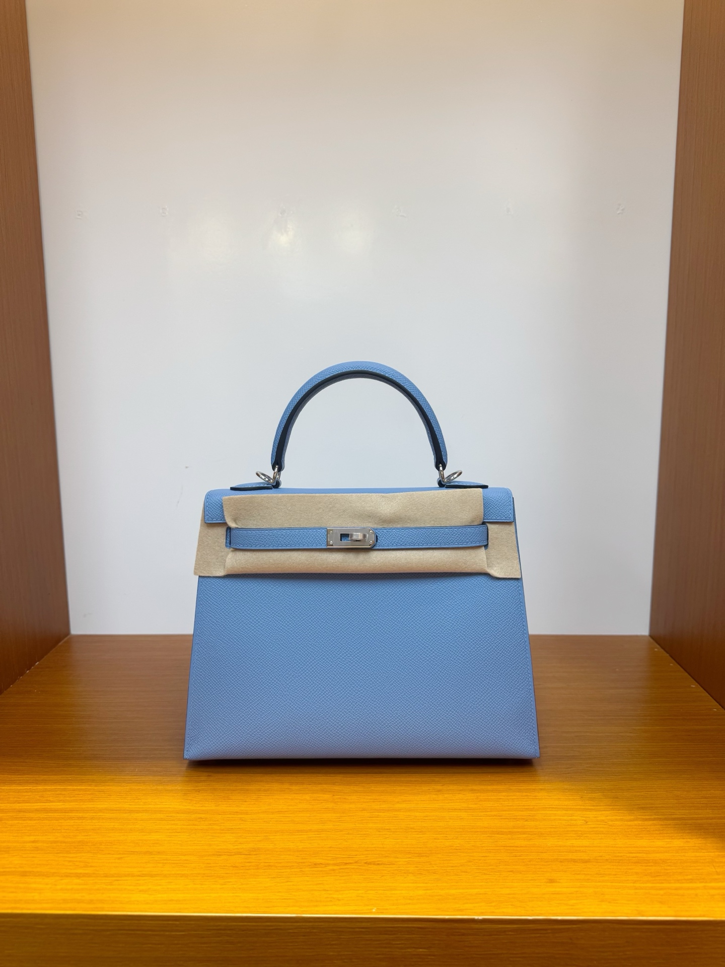 NO:811897,In stock, kelly25, paradise blue silver buckle, esom leather imported from France, pure hand-stitched wax thread, Hermes, hermes, Hermes,19860909现货,kelly25,天堂蓝银扣,法国进口esom 皮,纯手工手缝蜡线,爱马仕,hermes,Hermes,,Bag