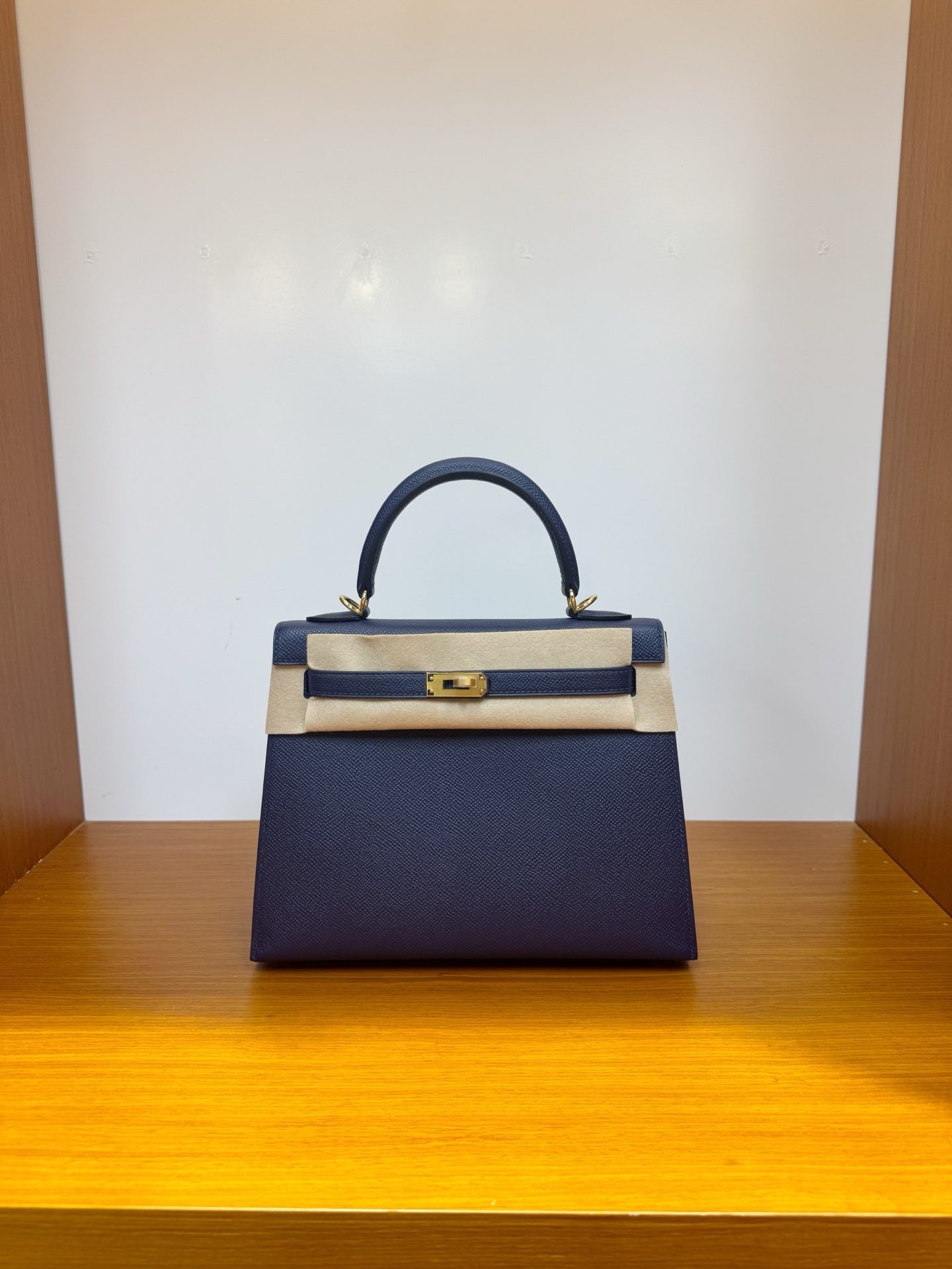 NO:811903,In stock, kelly25, sapphire gold buckle, esom leather imported from France, hand-stitched wax thread, Hermes, hermes, Hermes,19860909现货,kelly25,宝石蓝金扣,法国进口esom 皮,纯手工手缝蜡线,爱马仕,hermes,Hermes,,Bag