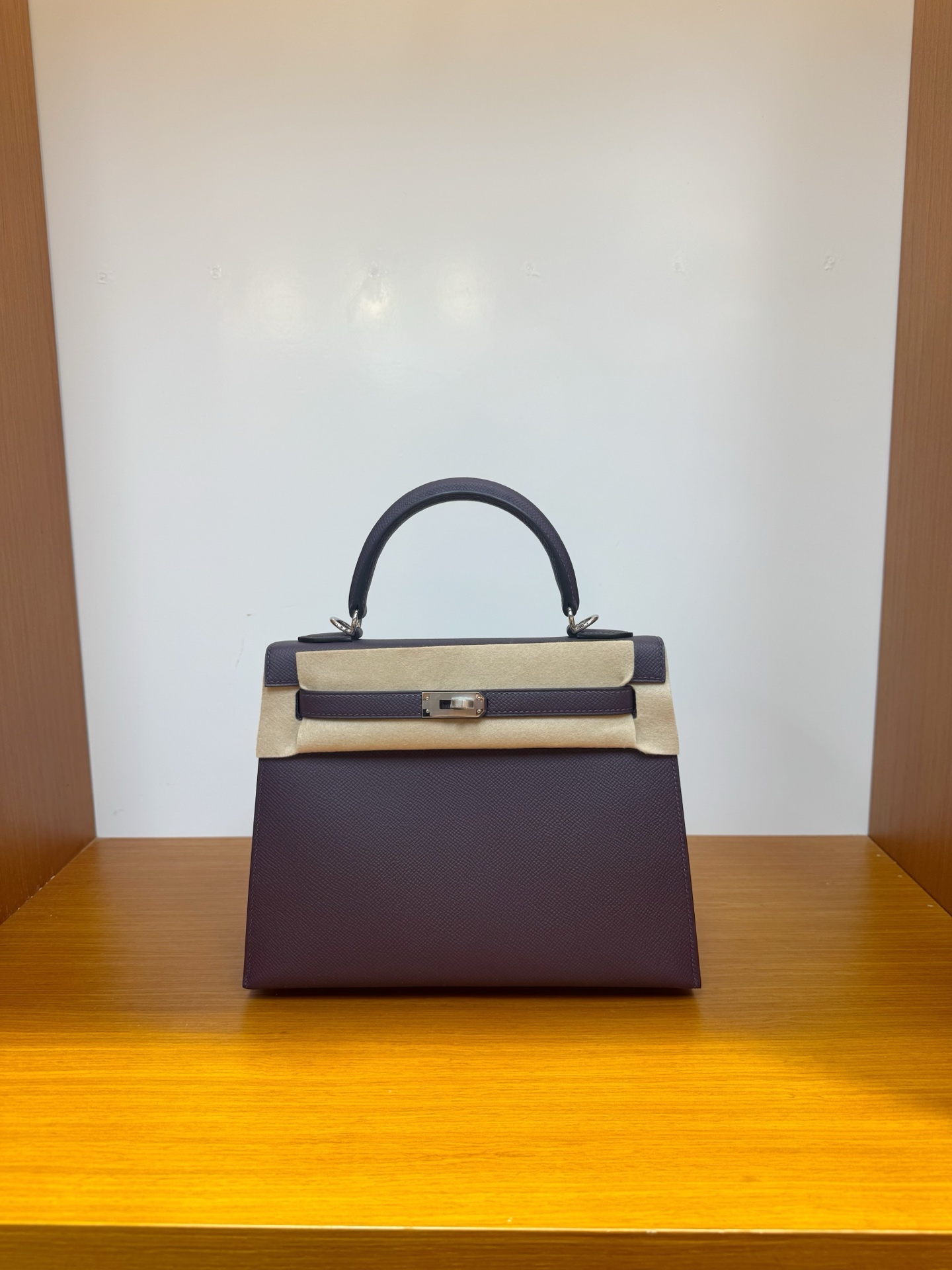 NO:811942,In stock, kelly25, black Gallen purple silver buckle, esom leather imported from France, pure hand-stitched wax thread, Hermes, hermes, Hermes,19860909现货,kelly25,黑加伦紫银扣,法国进口esom 皮,纯手工手缝蜡线,爱马仕,hermes,Hermes,,Bag