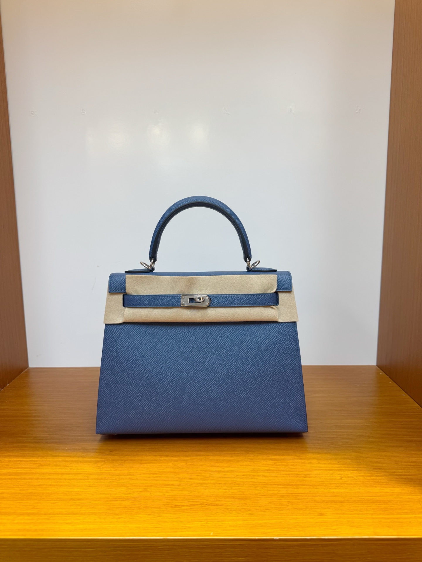 NO:811954,In stock, kelly25, agate blue silver buckle, esom leather imported from France, pure hand-stitched wax thread, Hermes, hermes, Hermes,19860909现货,kelly25,玛瑙蓝银扣,法国进口esom 皮,纯手工手缝蜡线,爱马仕,hermes,Hermes,,Bag