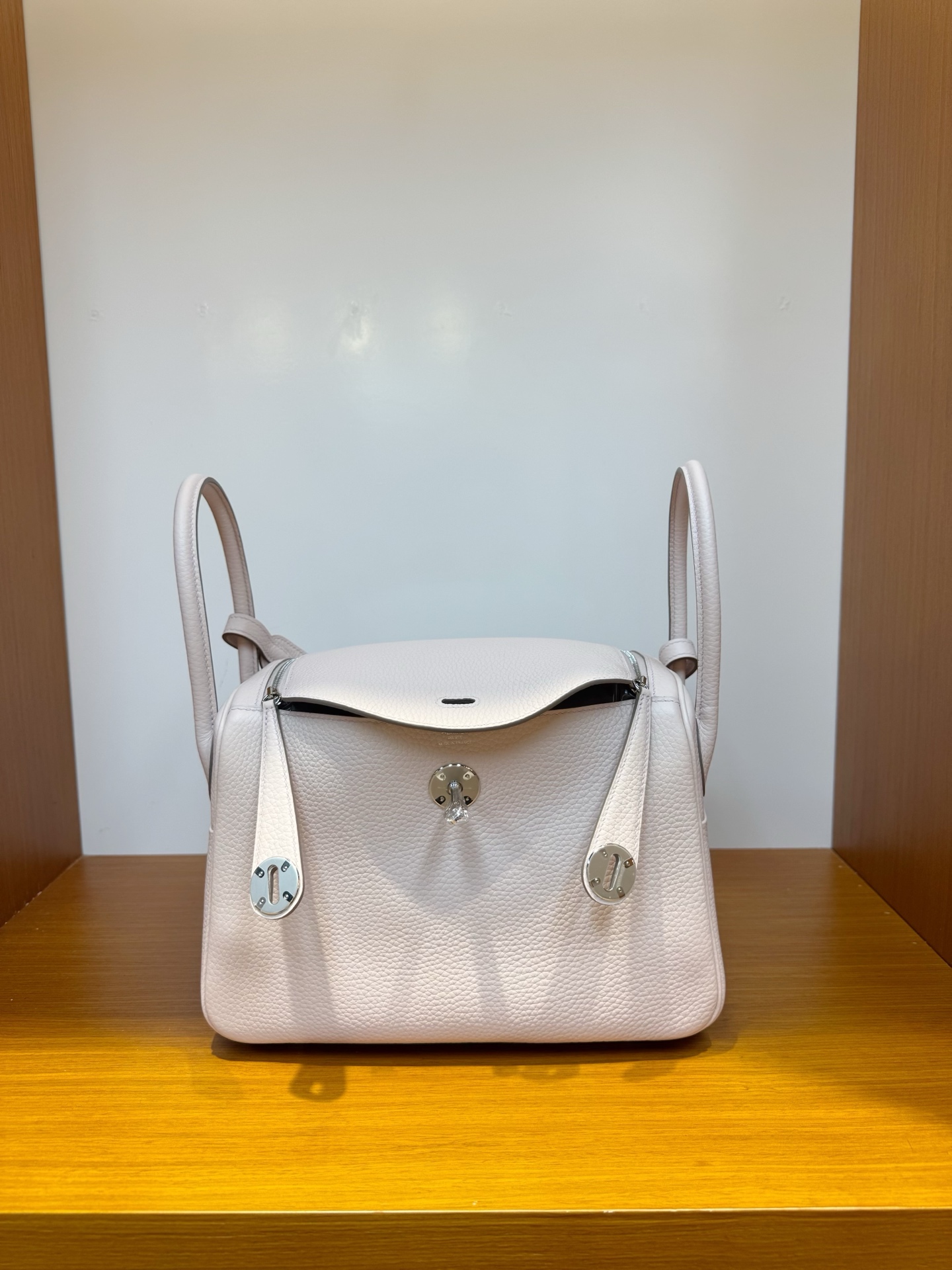 NO:851897,In stock, Lindy 26, TC leather imported from France, fantasy pink and purple, silver buckle, hand-stitched wax thread, Hermes, hermes, Hermes,19860909现货,琳迪26,法国进口TC皮,梦幻粉紫,银扣,纯手工手缝蜡线,爱马仕,hermes,Hermes,,Bag