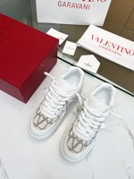 Valentino Shoes Sneakers Rivets Unisex Calfskin Cowhide Sheepskin Sweatpants