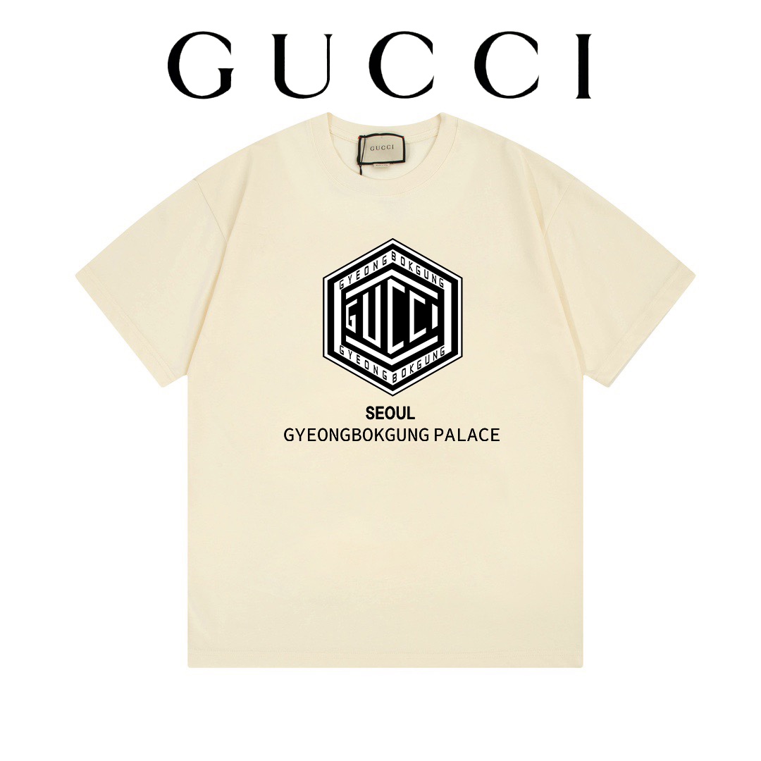 GUCCI古驰24ss早春系列 - G家几何图形艺术字体logo -采用双纱纯棉250g，面料颜色定制定染，不缩水不退色。手感舒服，质感超强❤️全套辅料.潮男潮女必备经典落肩微阔版型，独家现货供应！ ⚠ 顶级版本 官网品质❕ -颜色：杏色…