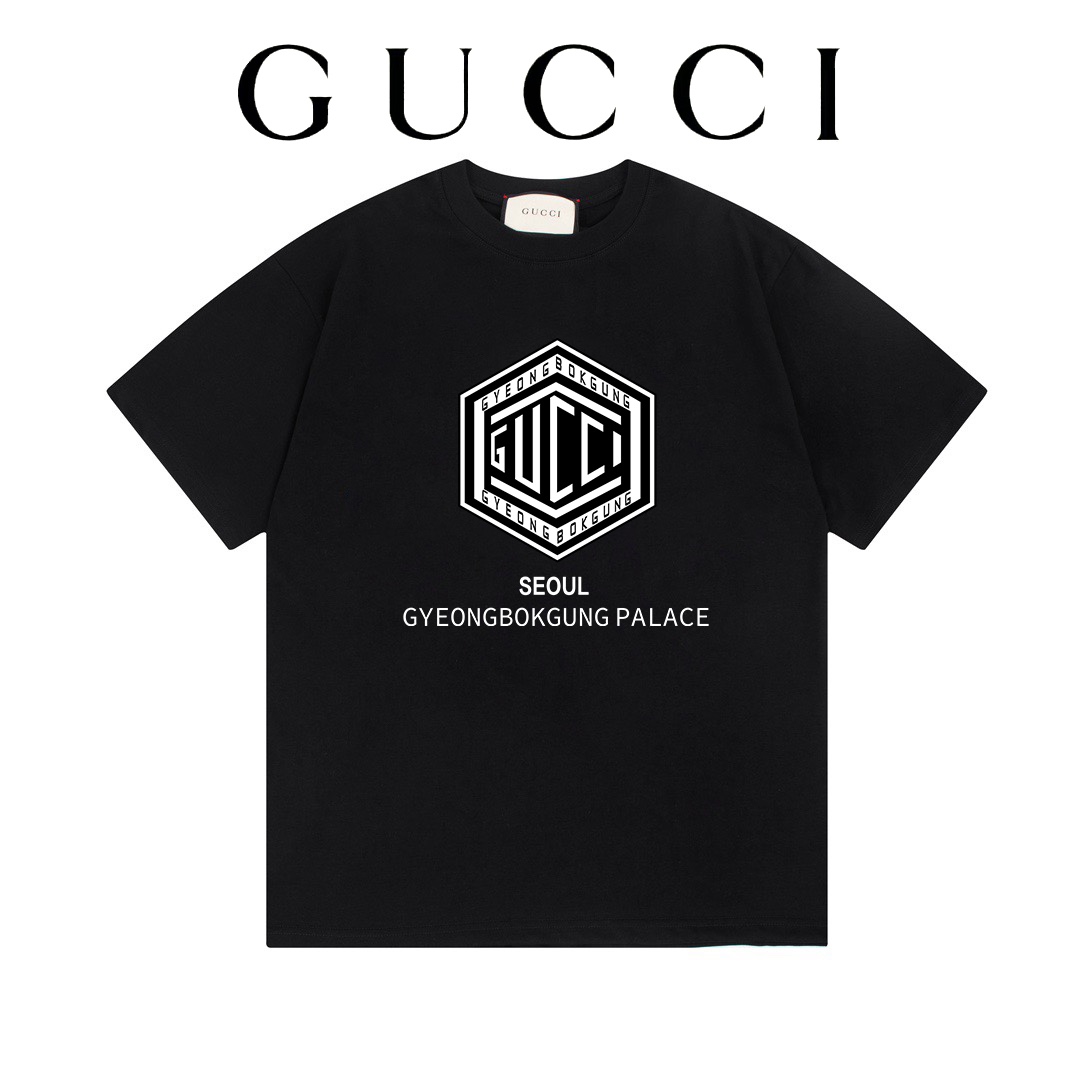 GUCCI古驰24ss早春系列 - G家经典品牌标识条纹印花图案 -采用双纱纯棉250g，面料颜色定制定染，不缩水不退色。手感舒服，质感超强❤️全套辅料.潮男潮女必备经典落肩微阔版型，独家现货供应！ ⚠ 顶级版本 官网品质❕ -颜色：杏色…