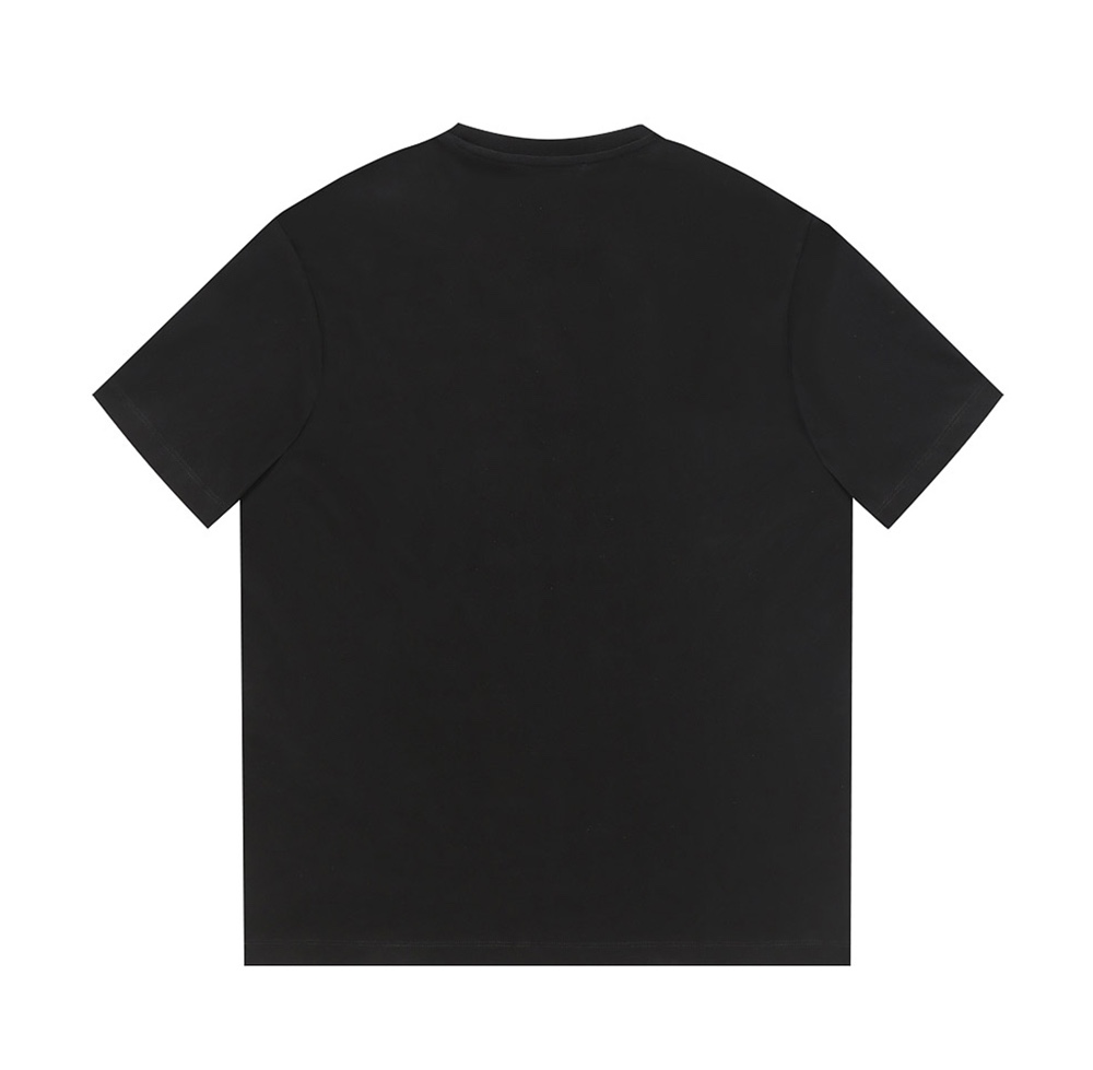 🛒购物价：88💰[原标包装吊牌齐全.260克高克重纯棉面料]品质保证质量十分不错回头客巨多.
Gucci古驰男女情侣同款短袖半袖t恤
面料采用260克顶级高密度纯棉面料！双纱加厚重磅面料！手感厚实！质感无敌！
情侣宽松oversize版型！
颜色：黑 白