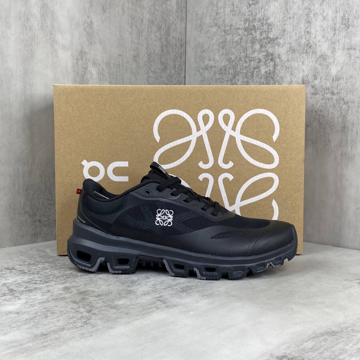 NO:408863,New model is on the shelves. Ang Pao × Luo Yiwei's joint cloudventure 2.0 trail running shoes, born for off-road, renewed design, suitable for daily wear. It is designed with LOEWE, comfortable and stylish. Size 36-45 (including half size), casual shoes/sports shoes, loewe, loewe, sneakers19860909新款上架 昂跑×罗意威联名Cloudventure 2.0 越野跑鞋,为越野而生,焕新设计,适合日常穿着.与LOEWE罗意威联合设计,舒适有型. 尺码36-45（含半码）,休闲鞋/运动鞋,loewe,loewe,sneakers,Women's Shoes