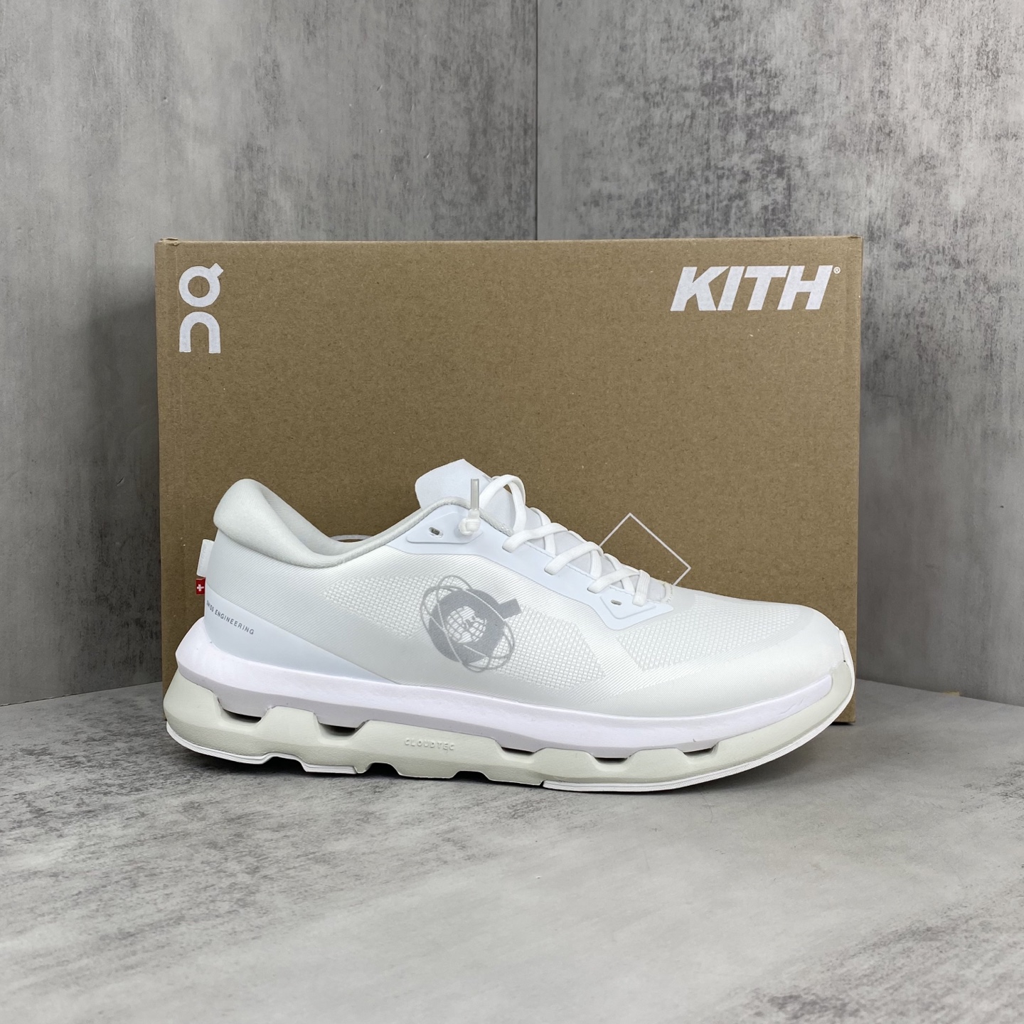 NO:408869,The new model is available on the shelves KITH x On Cloudzone Comfortable, versatile, non-slip and wear-resistant low-top casual running shoes Anpa sports brand was founded in 2010. The design concept of cushioning landing, strong rebound and gentle texture has always been the key to ON development. At the same time, based on the belief of 'providing innovative running experiences for the world', a variety of running shoes and functional running clothing equipment with professional sports ergonomics as the key design, allowing runners to run freely without any effort SIZE36 36.5 37.5 38 38.5 39 40 40.5 41 42 42.5 43 44 44.5 45, casual shoes/sports shoes, sneakers19860909新款上架KITH x On Cloudzone 昂跑舒适百搭防滑耐磨 低帮休闲跑步鞋 昂跑运动品牌 开创于2010年 缓震着陆、强效回弹、轻柔质感的设计构思始终是ON研制关键 与此同时基于“为全球提供革新性的跑步感受”信念 陆续推出了多款跑鞋及其以专业运动人体跑步工程学为设计关键的功能性跑步服饰设备 让跑者不费力气地畅快畅跑 SIZE36 36.5 37.5 38 38.5 39 40 40.5 41 42 42.5 43 44 44.5 45,休闲鞋/运动鞋,sneakers,Women's Shoes