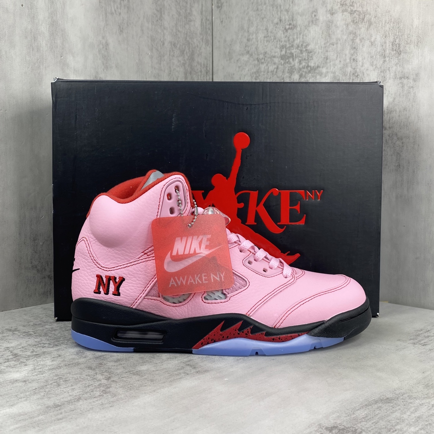 NO:408855,New models are available on the shelves Awake NY x Air Jordan 5 Retro High-top Co-branded pink AJ5 Jordan 5 Generation Jordan basketball shoes series Nike Air Jordan 5 OG 'Grape' Air Jordan AJ5 Retro Original last original cardboard Original material development Details are in place Mainly supplied to foreign trade customers Create perfect shoe shape Cardboard midsole Steel stamp Perfect version Company goods feel Dine-like leather material tastes by yourself Differentiate various 'pseudo-pure original' on the market Official item number DV4982-600 Size 36 37 38 39 40 40.5 41 42 42.5 43 44 44.5 45 45.5 46 47.5 48  Code WQC460470, casual shoes/sports shoes, sneakers19860909新款上架Awake NY x Air Jordan 5 Retro 高帮 联名粉色 AJ5 乔丹5代 乔丹篮球鞋系列 Nike Air Jordan 5 OG 'Grape' 纯原大厂出品 Air Jordan AJ5 Retro 原楦原纸板 原厂材料开发 细节把控到位 主供外贸客户 打造完美鞋型 纸板中底 钢印 完美版型 公司货既视感 皮料自行品鉴 区别市面各种'伪纯原' 官方货号DV4982-600 尺码36 37 38 39 40 40.5 41 42 42.5 43 44 44.5 45 45.5 46 47.5 48 编码WQC460470,休闲鞋/运动鞋,sneakers,Women's Shoes